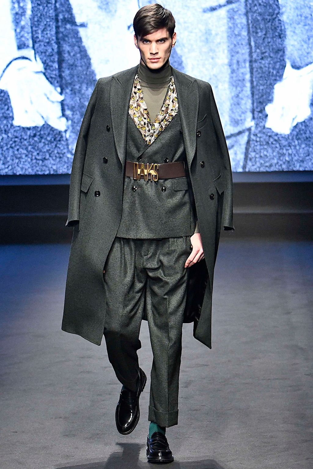 Fashion Week Milan Fall/Winter 2019 look 32 from the Daks collection 男装