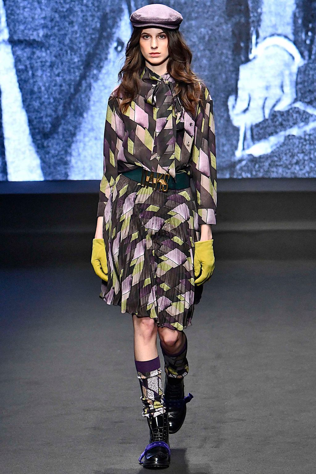 Fashion Week Milan Fall/Winter 2019 look 37 from the Daks collection menswear