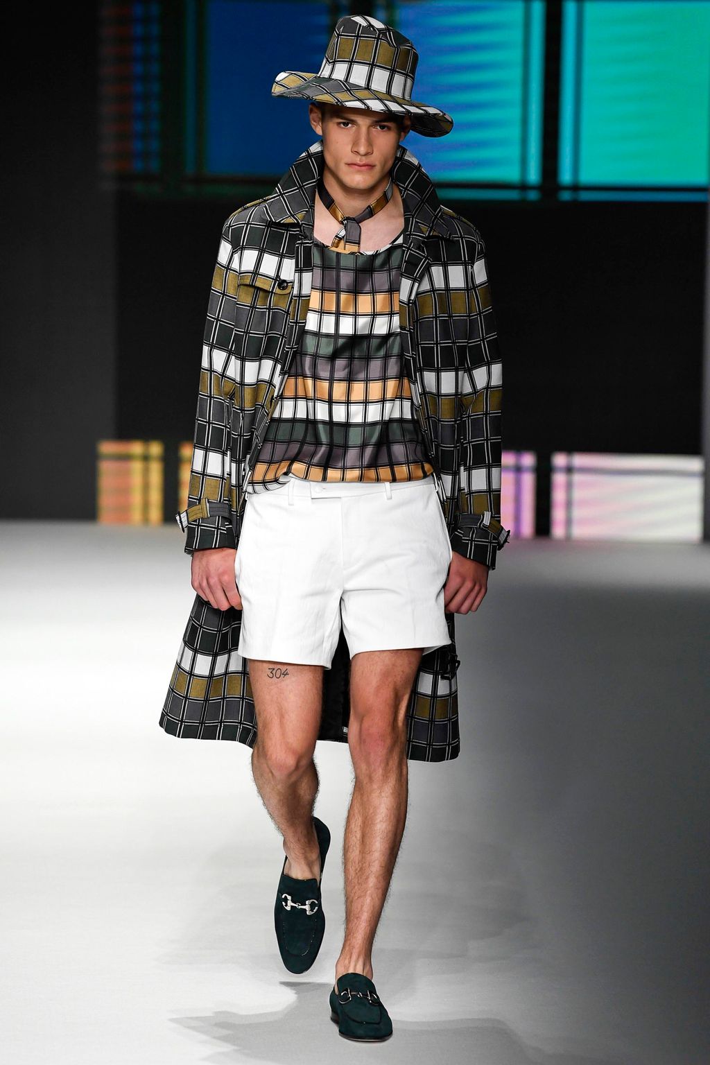 Fashion Week Milan Spring/Summer 2019 look 1 from the Daks collection menswear