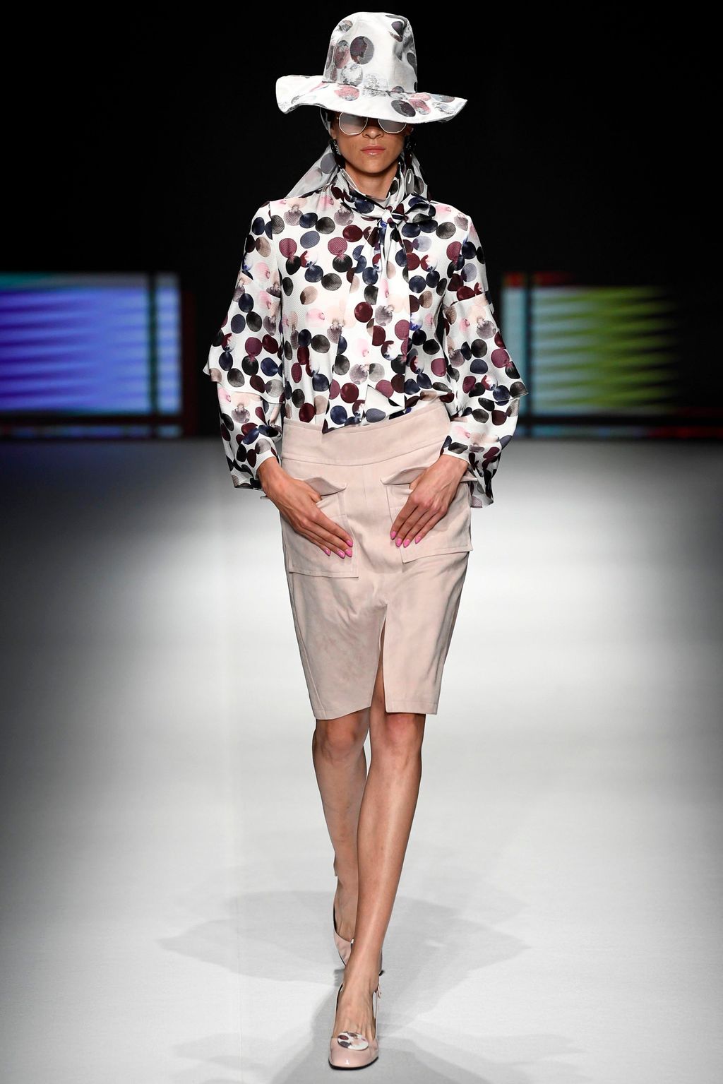 Fashion Week Milan Spring/Summer 2019 look 33 from the Daks collection menswear