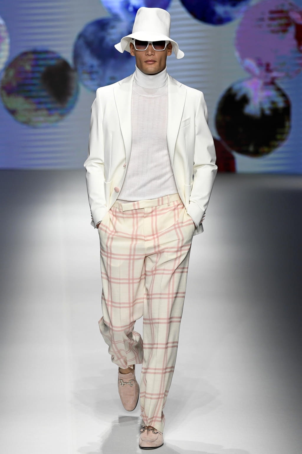 Fashion Week Milan Spring/Summer 2019 look 37 from the Daks collection menswear