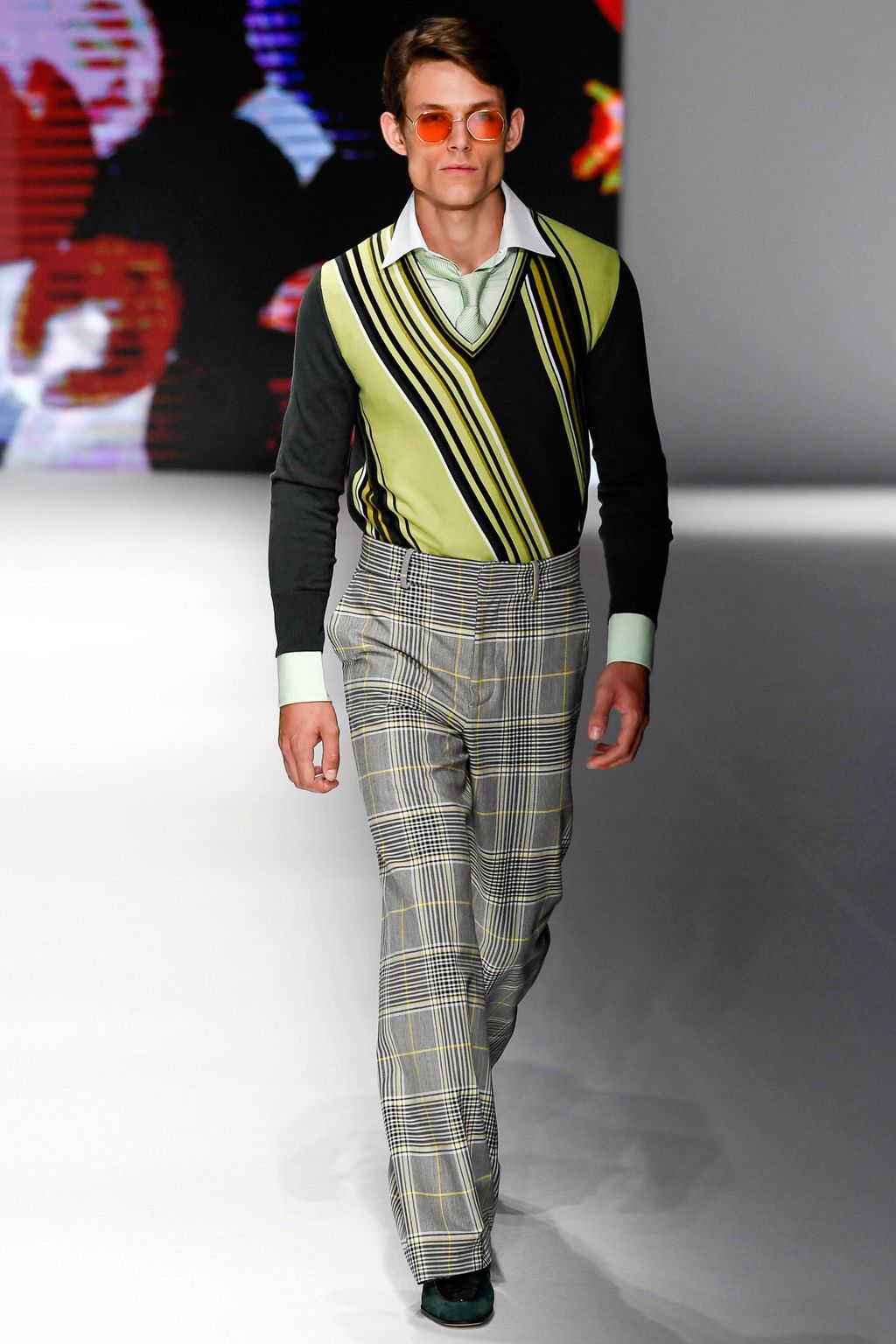 Fashion Week Milan Spring/Summer 2019 look 39 from the Daks collection menswear