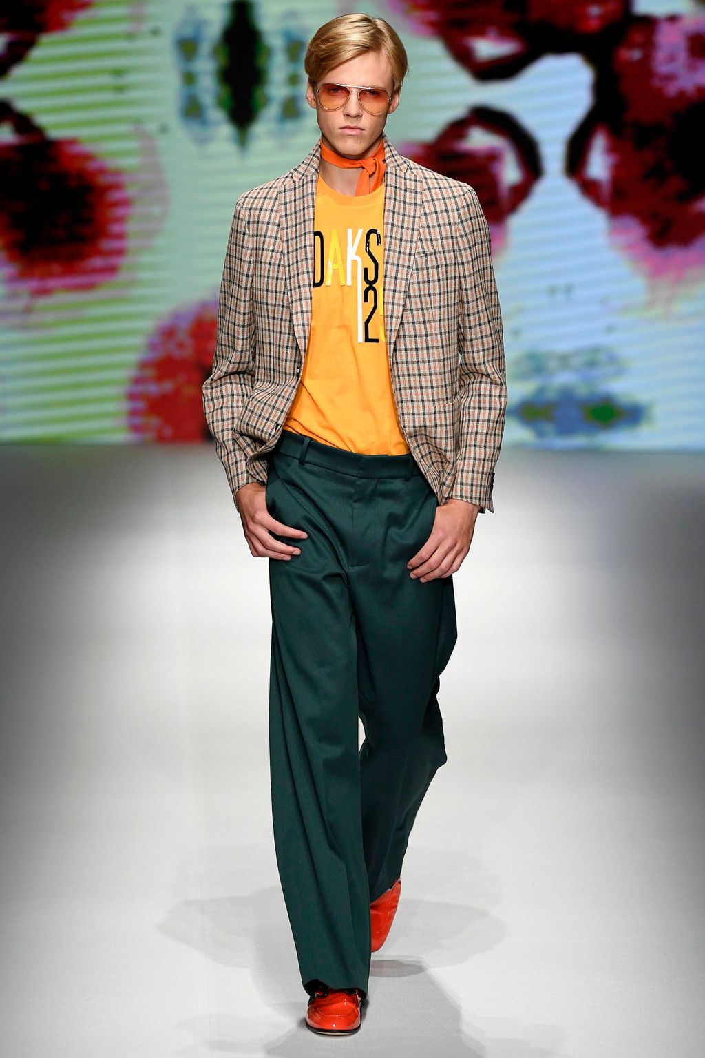 Fashion Week Milan Spring/Summer 2019 look 48 from the Daks collection menswear
