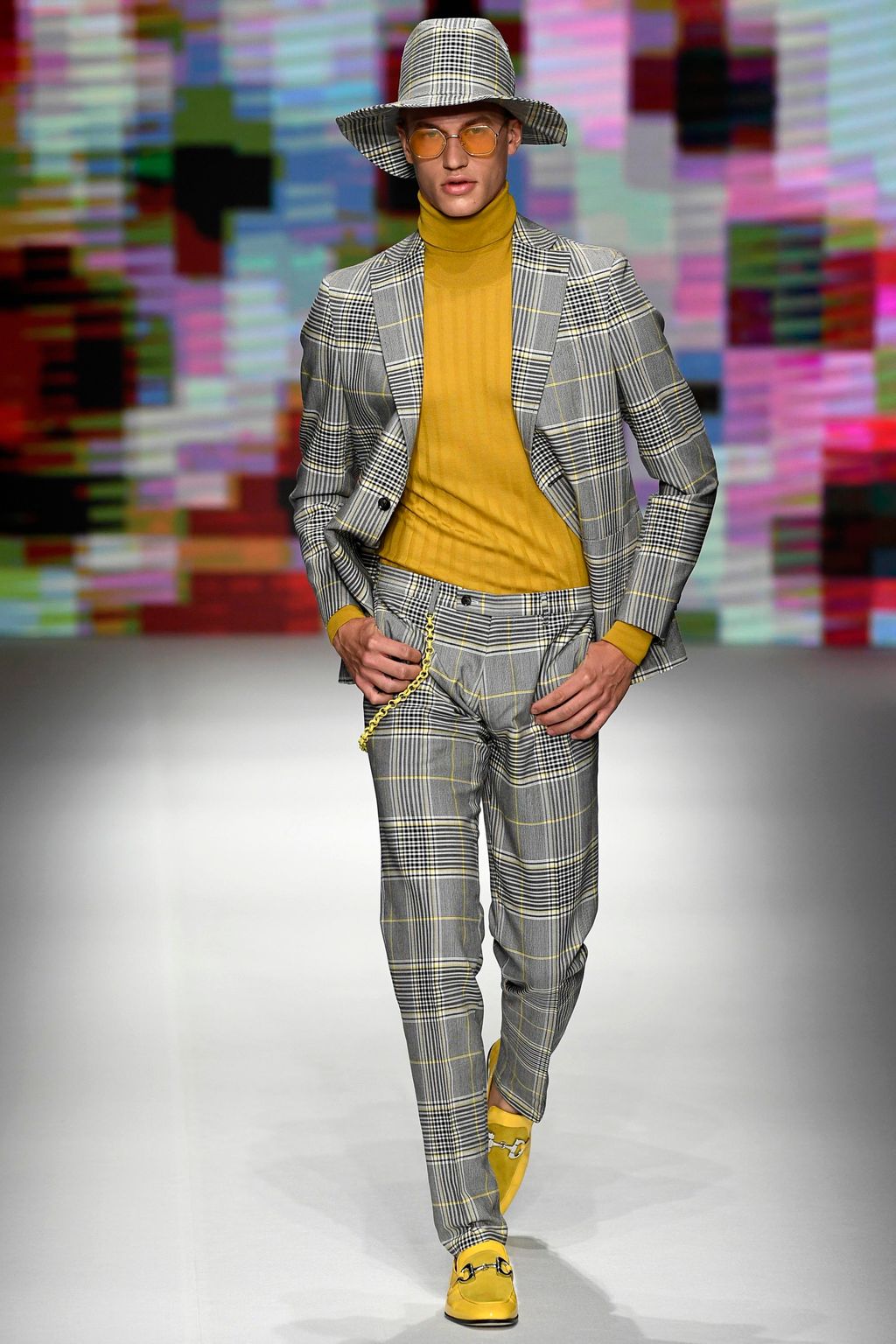 Fashion Week Milan Spring/Summer 2019 look 53 from the Daks collection menswear
