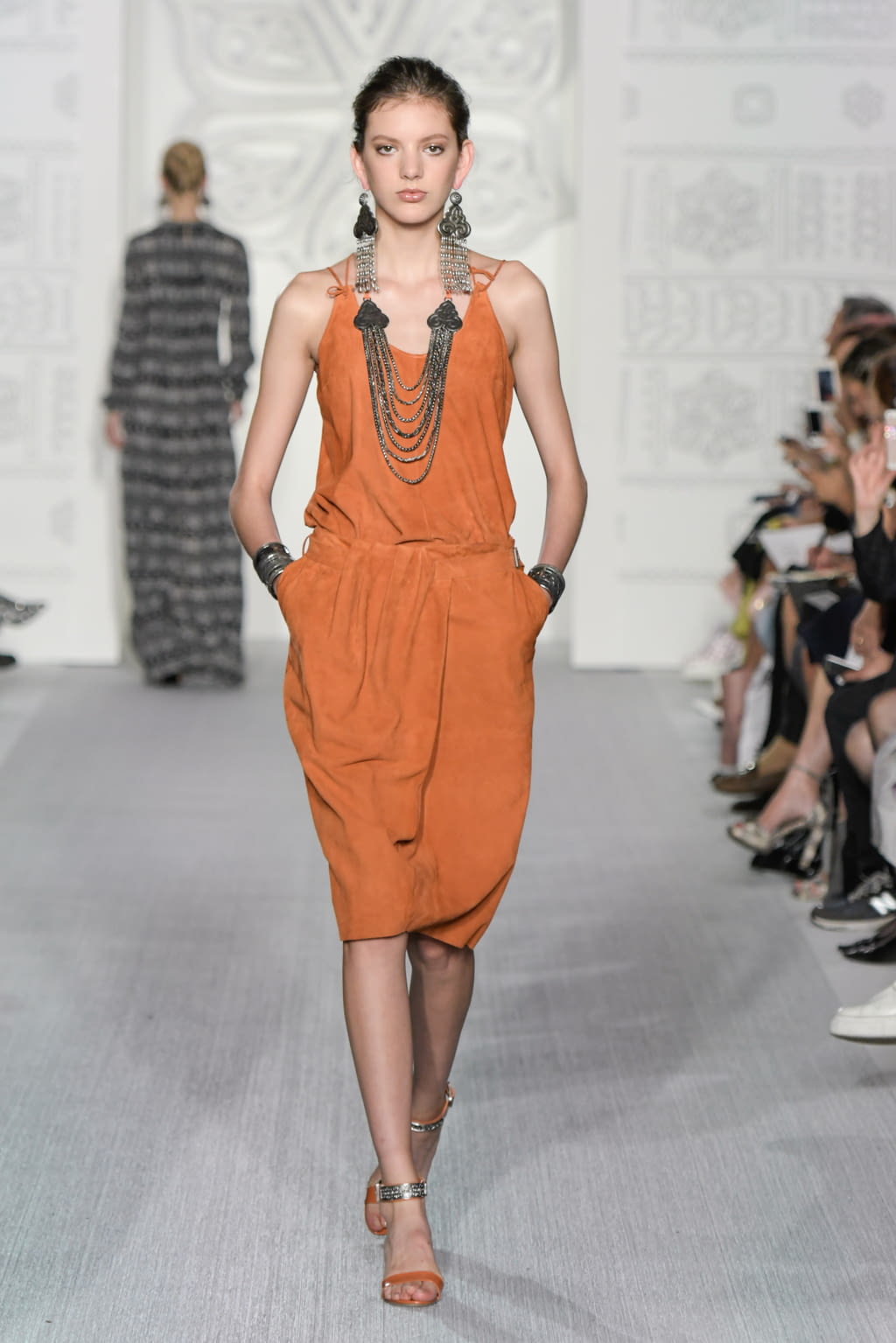 Fashion Week London Spring/Summer 2017 look 22 from the Daks collection womenswear