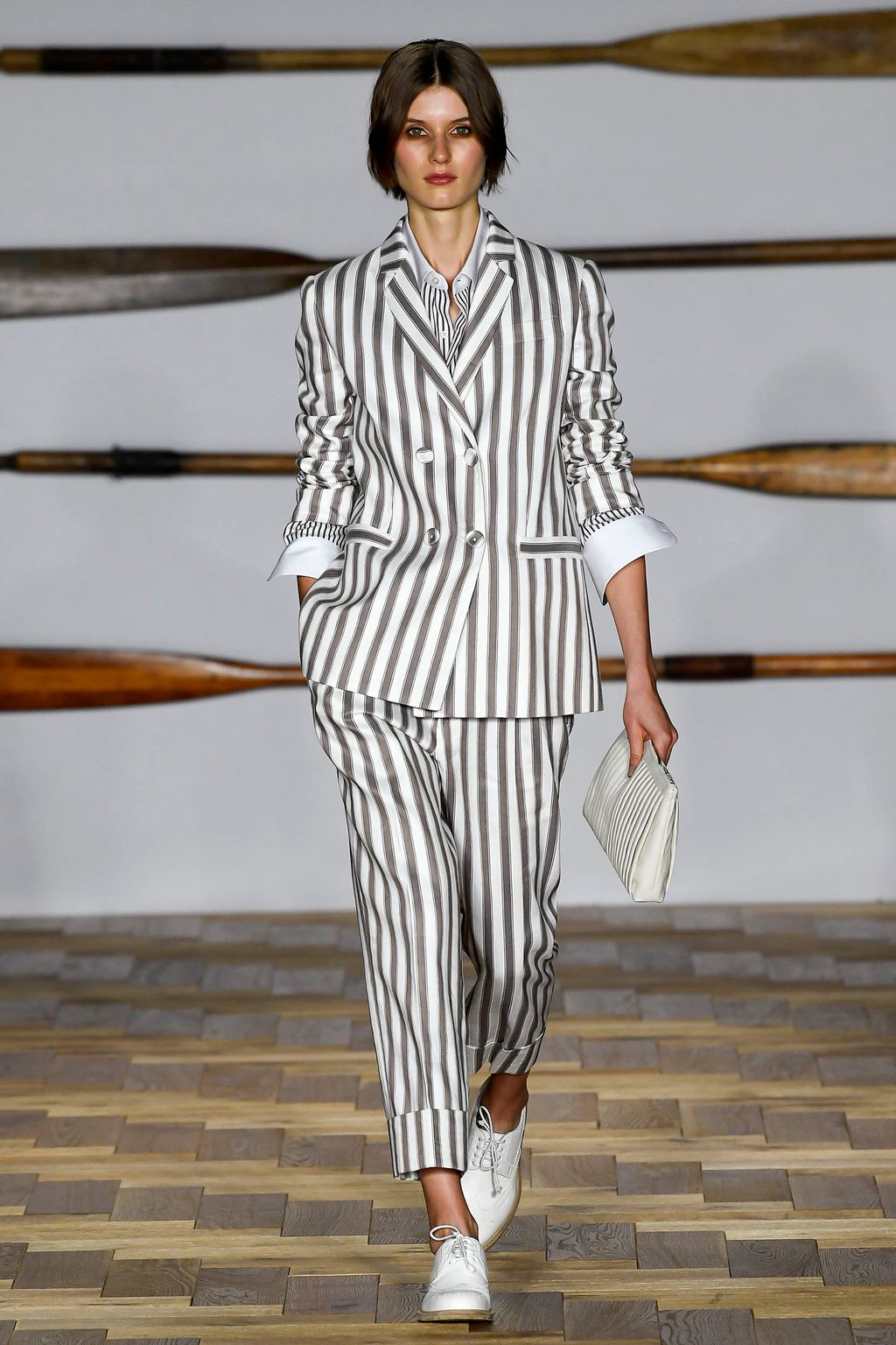 Fashion Week London Spring/Summer 2018 look 2 from the Daks collection womenswear