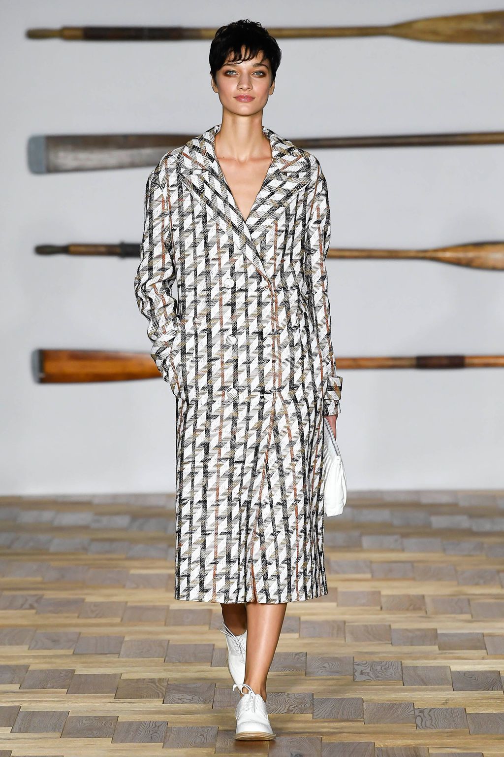 Fashion Week London Spring/Summer 2018 look 4 from the Daks collection womenswear