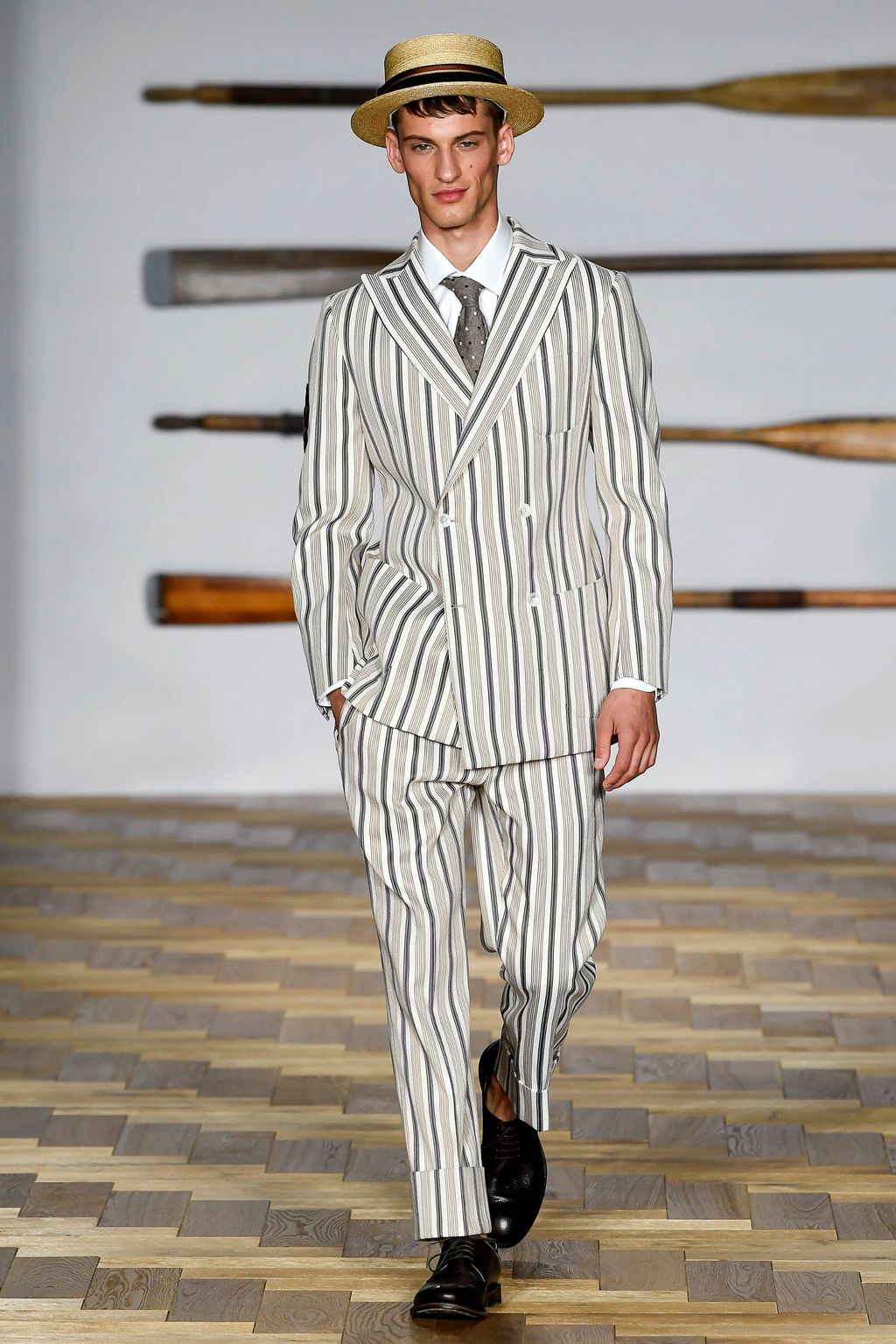 Fashion Week London Spring/Summer 2018 look 12 from the Daks collection 女装