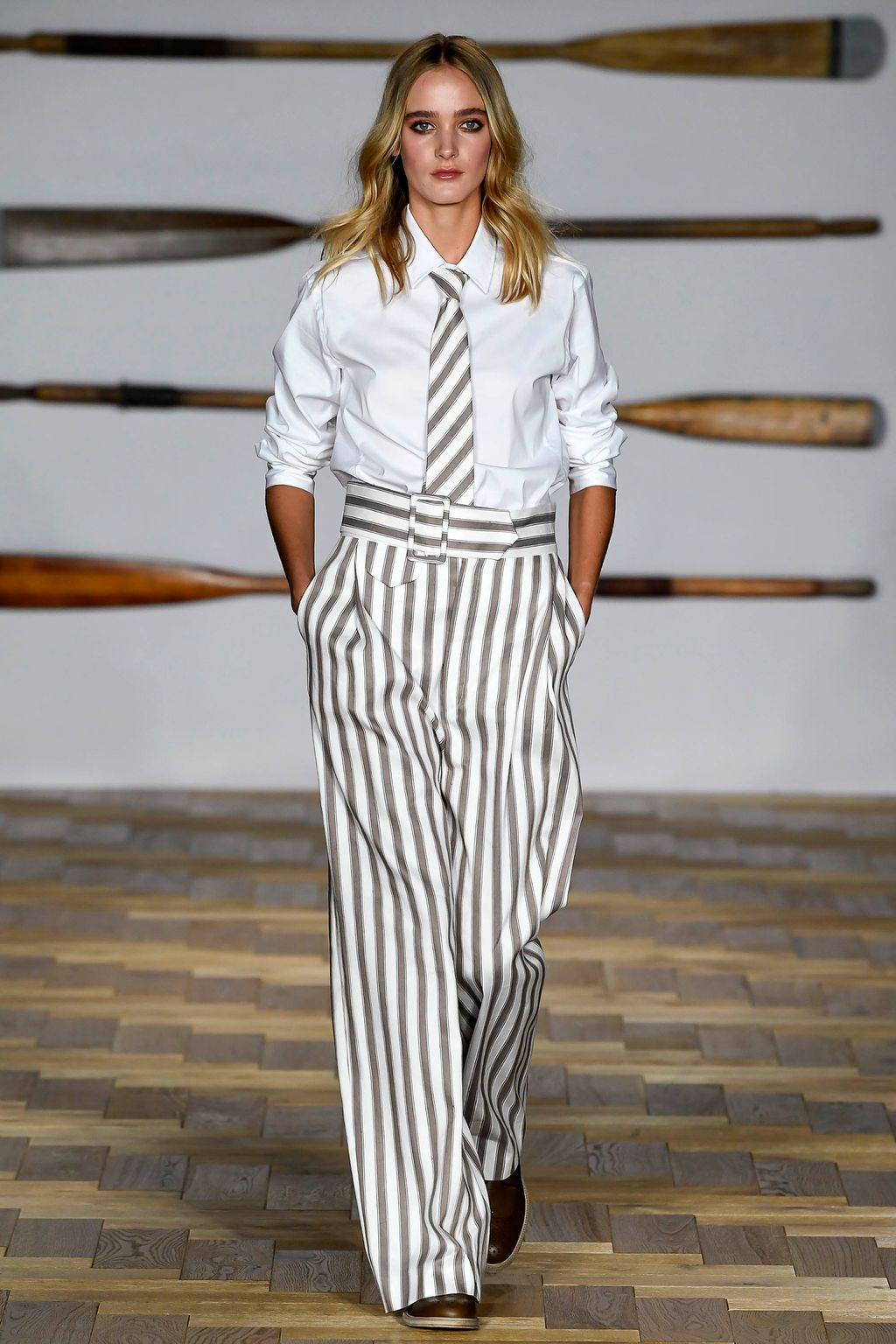 Fashion Week London Spring/Summer 2018 look 15 from the Daks collection womenswear