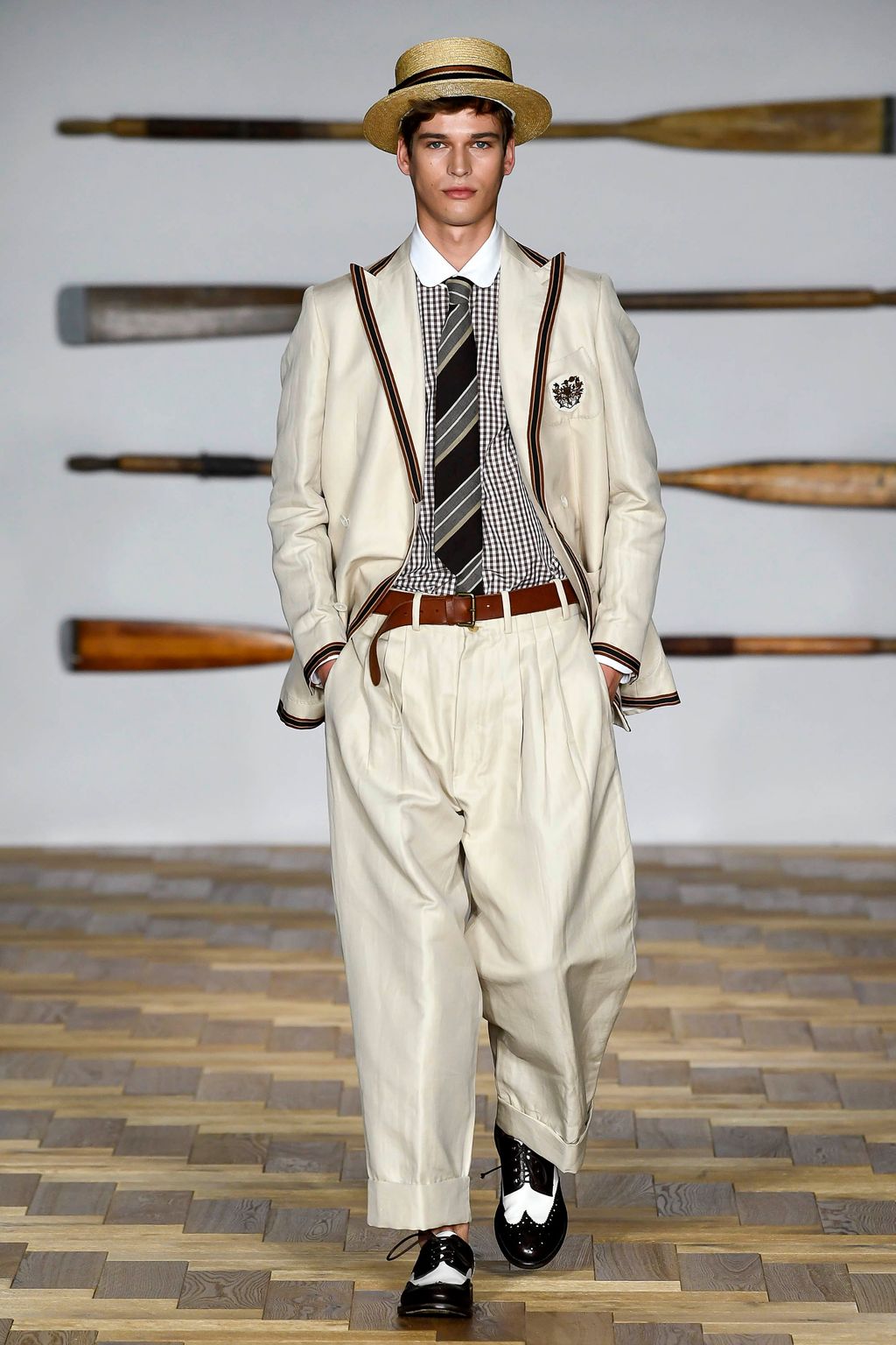 Fashion Week London Spring/Summer 2018 look 16 from the Daks collection 女装