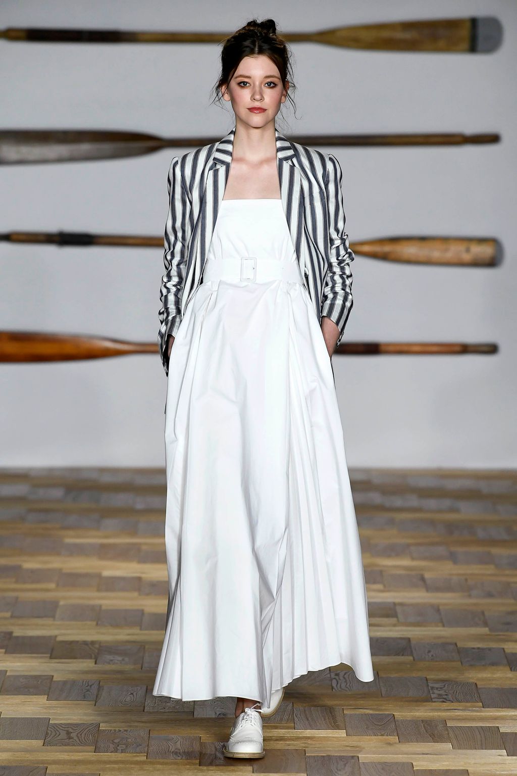 Fashion Week London Spring/Summer 2018 look 19 from the Daks collection 女装