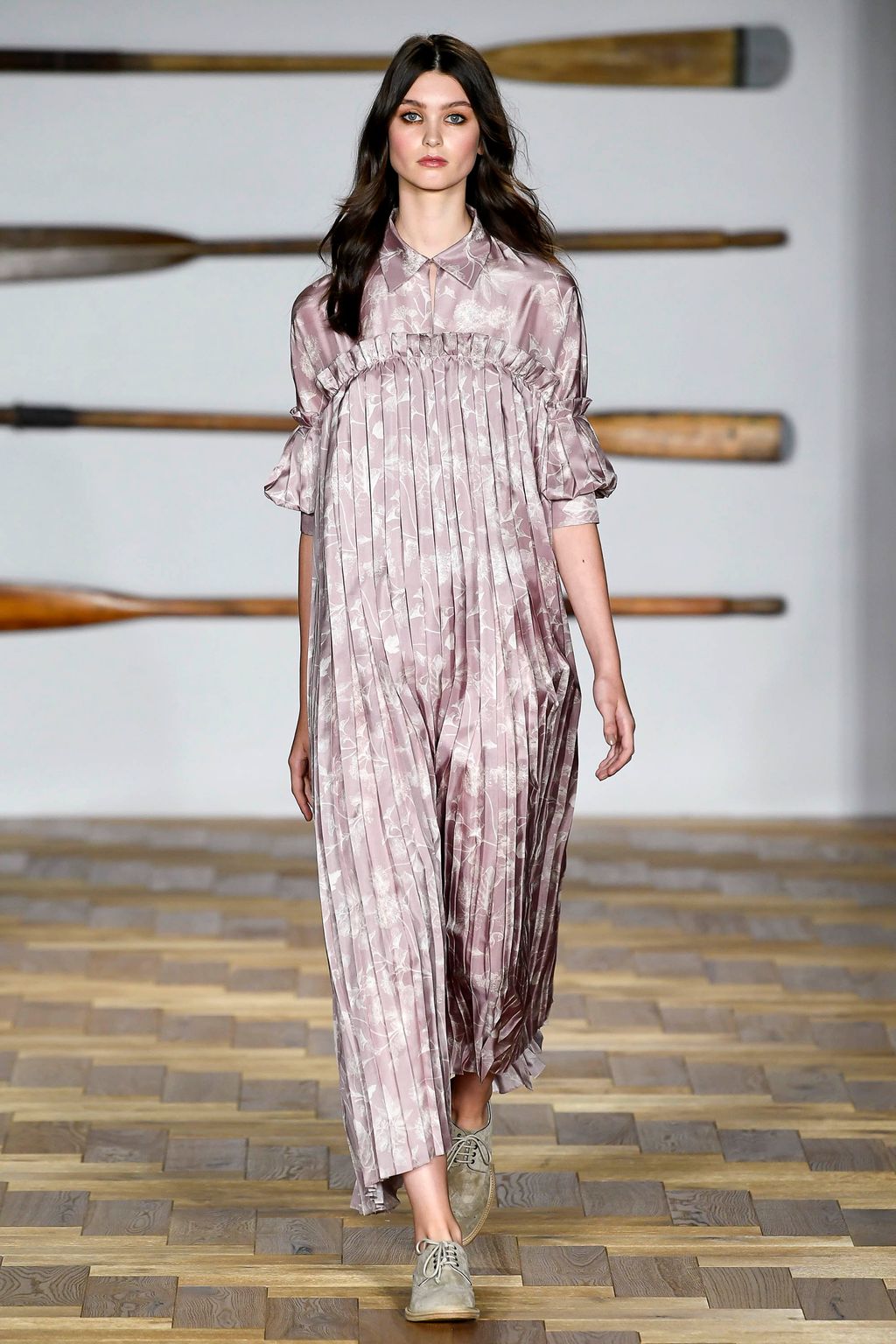 Fashion Week London Spring/Summer 2018 look 22 from the Daks collection 女装