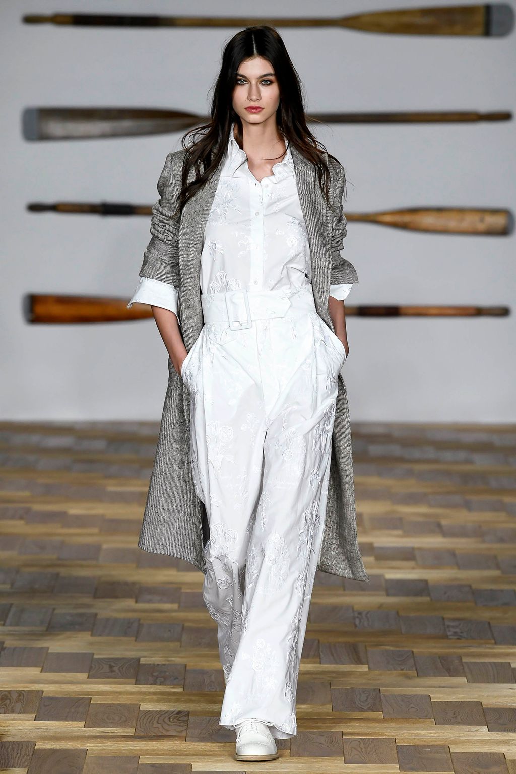 Fashion Week London Spring/Summer 2018 look 23 from the Daks collection 女装