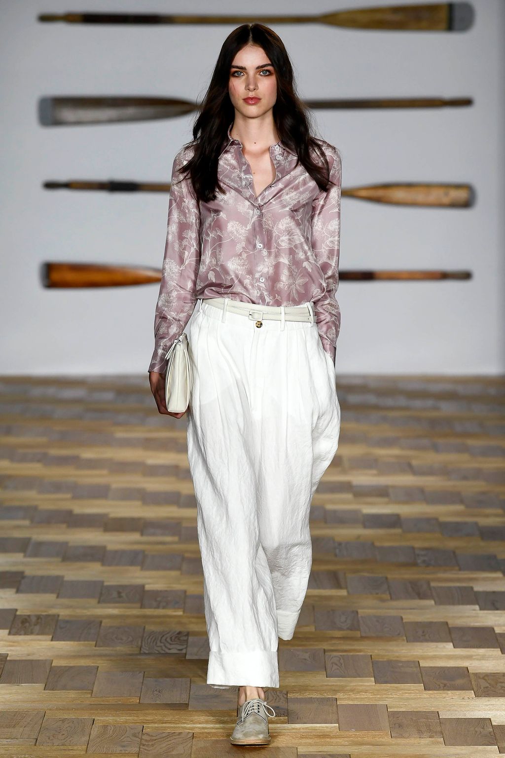 Fashion Week London Spring/Summer 2018 look 24 from the Daks collection 女装