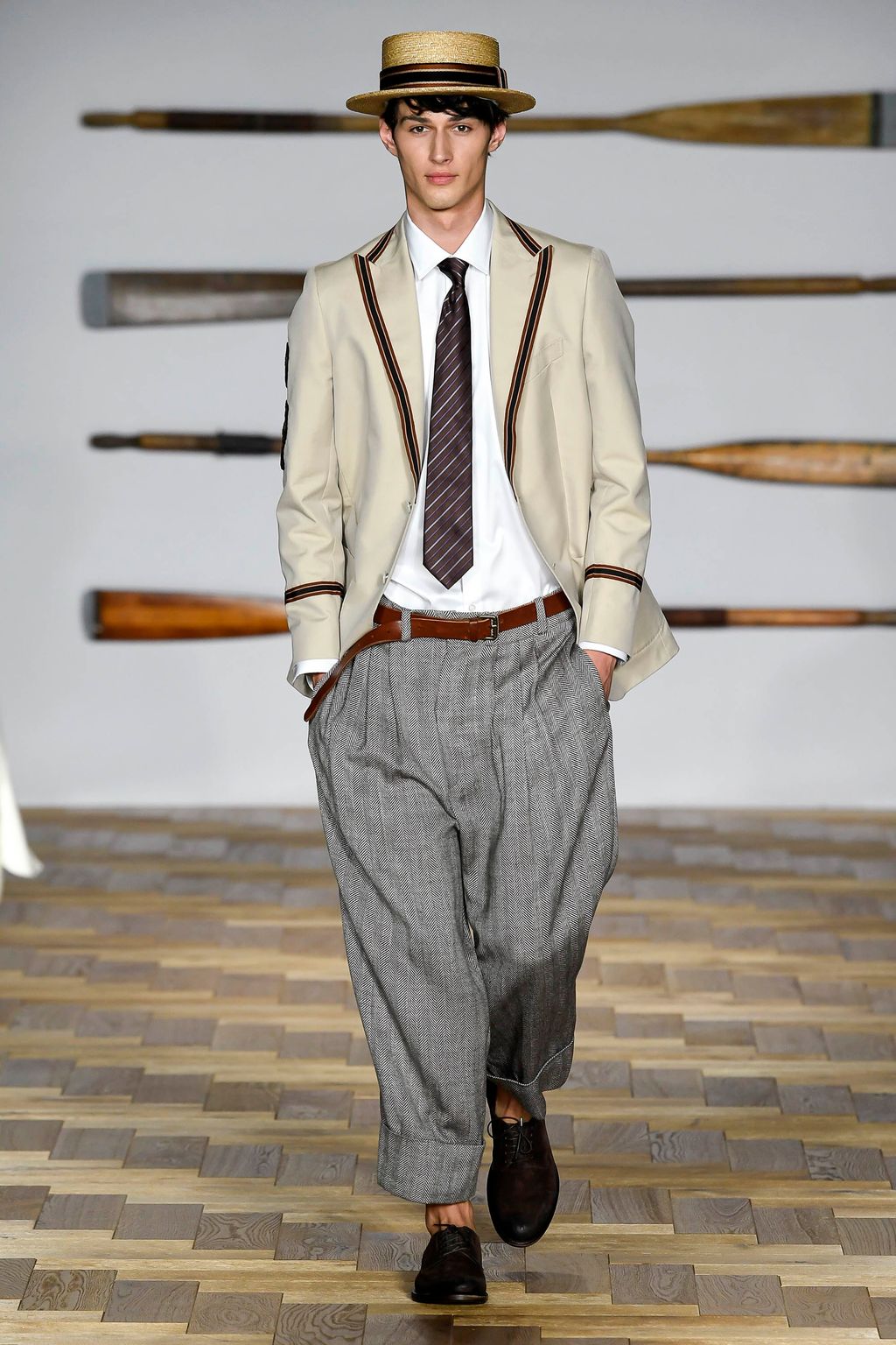 Fashion Week London Spring/Summer 2018 look 36 from the Daks collection 女装