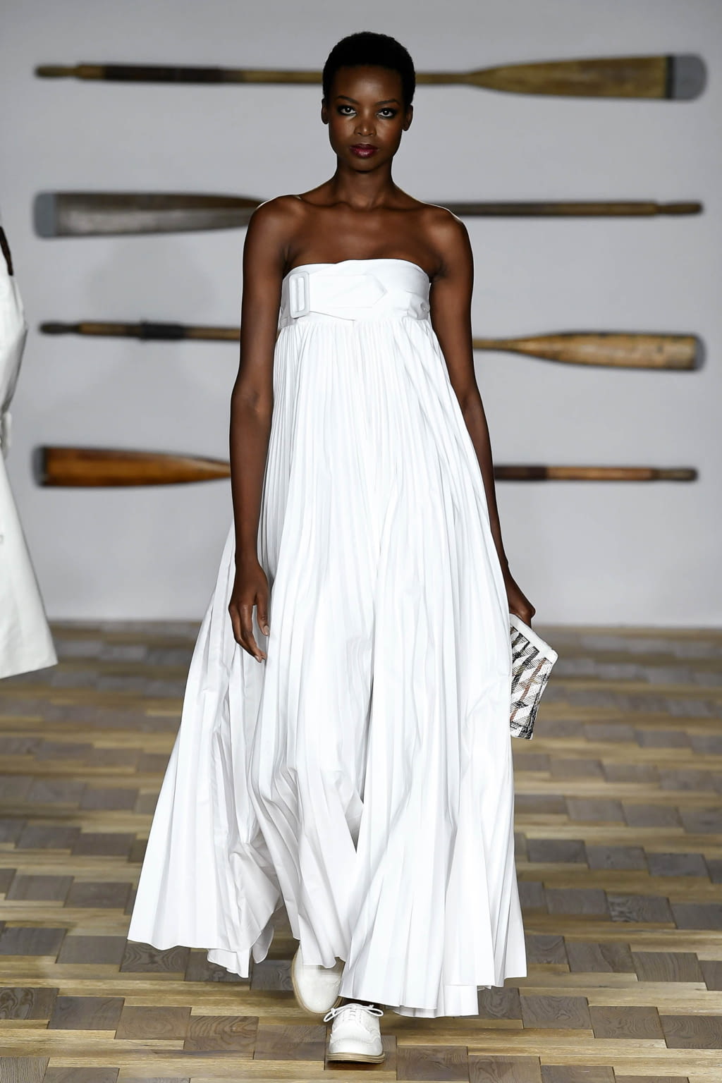 Fashion Week London Spring/Summer 2018 look 39 from the Daks collection 女装