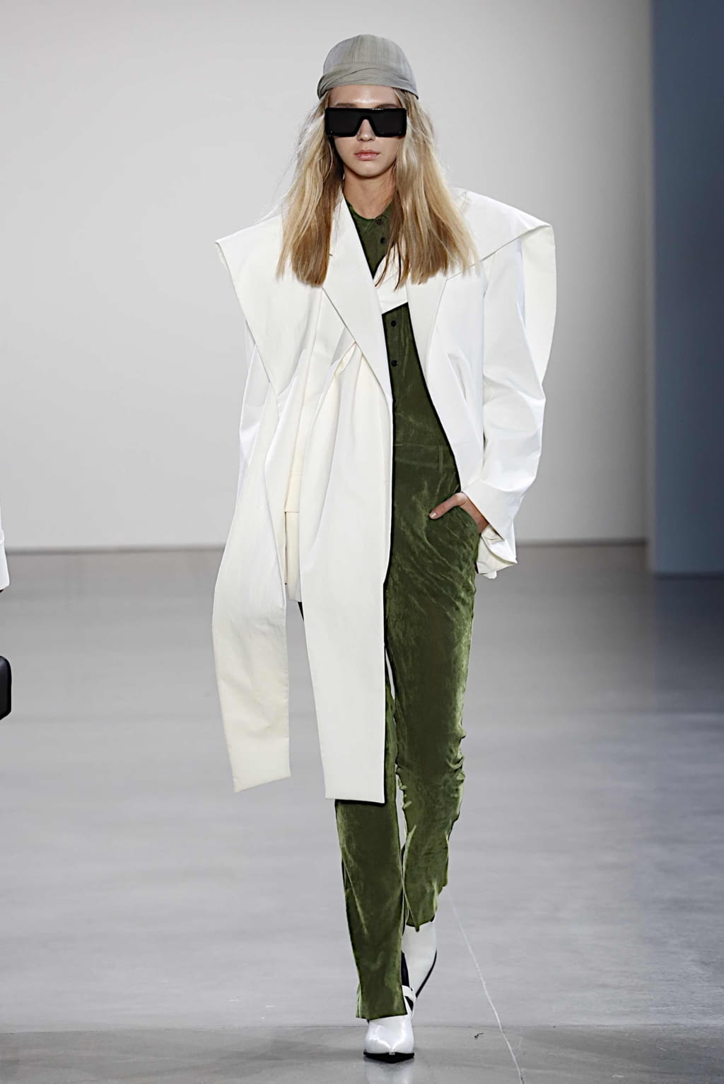 Fashion Week New York Spring/Summer 2020 look 21 from the Damo Wang collection 女装