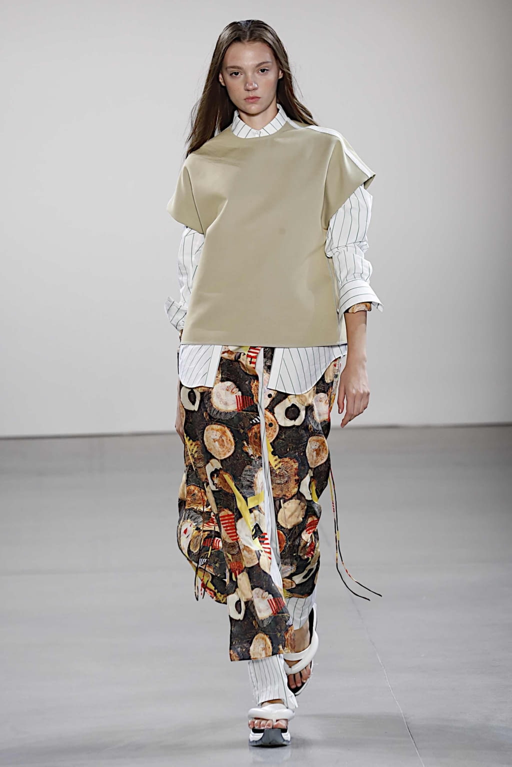 Fashion Week New York Spring/Summer 2020 look 32 from the Damo Wang collection womenswear