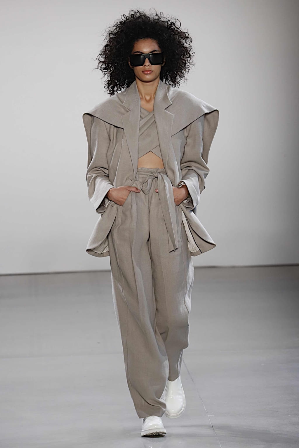 Fashion Week New York Spring/Summer 2020 look 38 from the Damo Wang collection womenswear