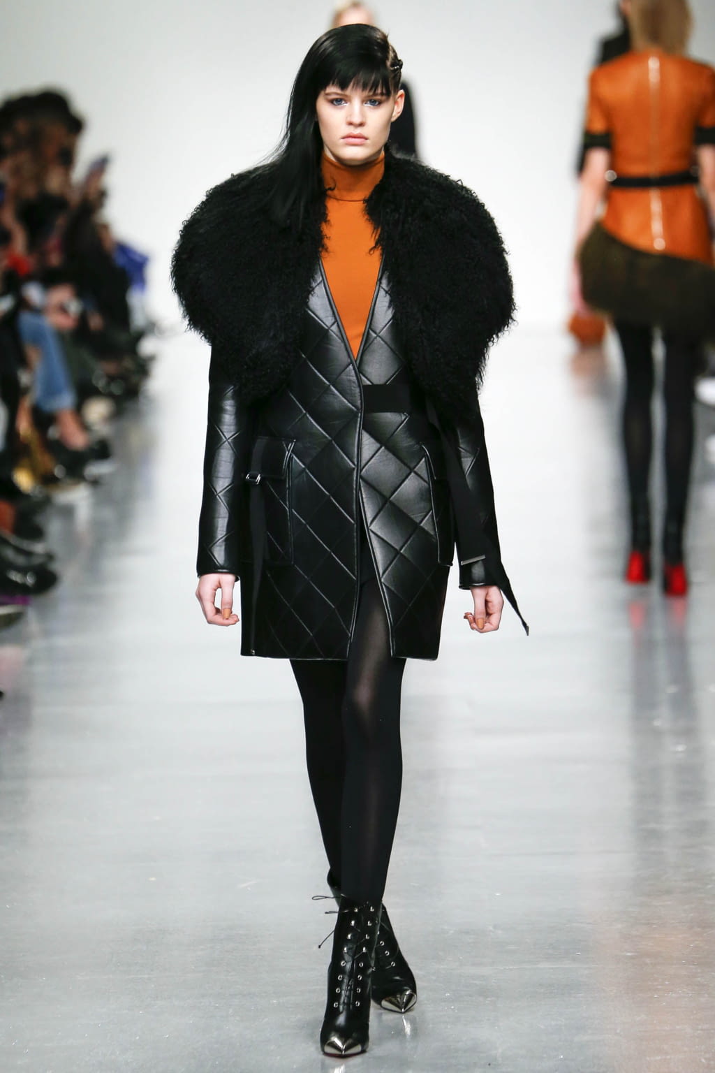 Fashion Week London Fall/Winter 2017 look 5 de la collection David Koma womenswear