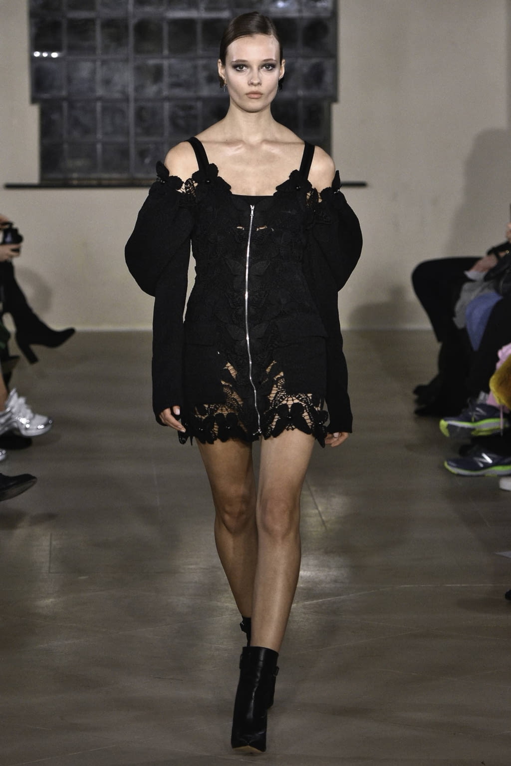 Fashion Week London Fall/Winter 2019 look 15 from the David Koma collection 女装