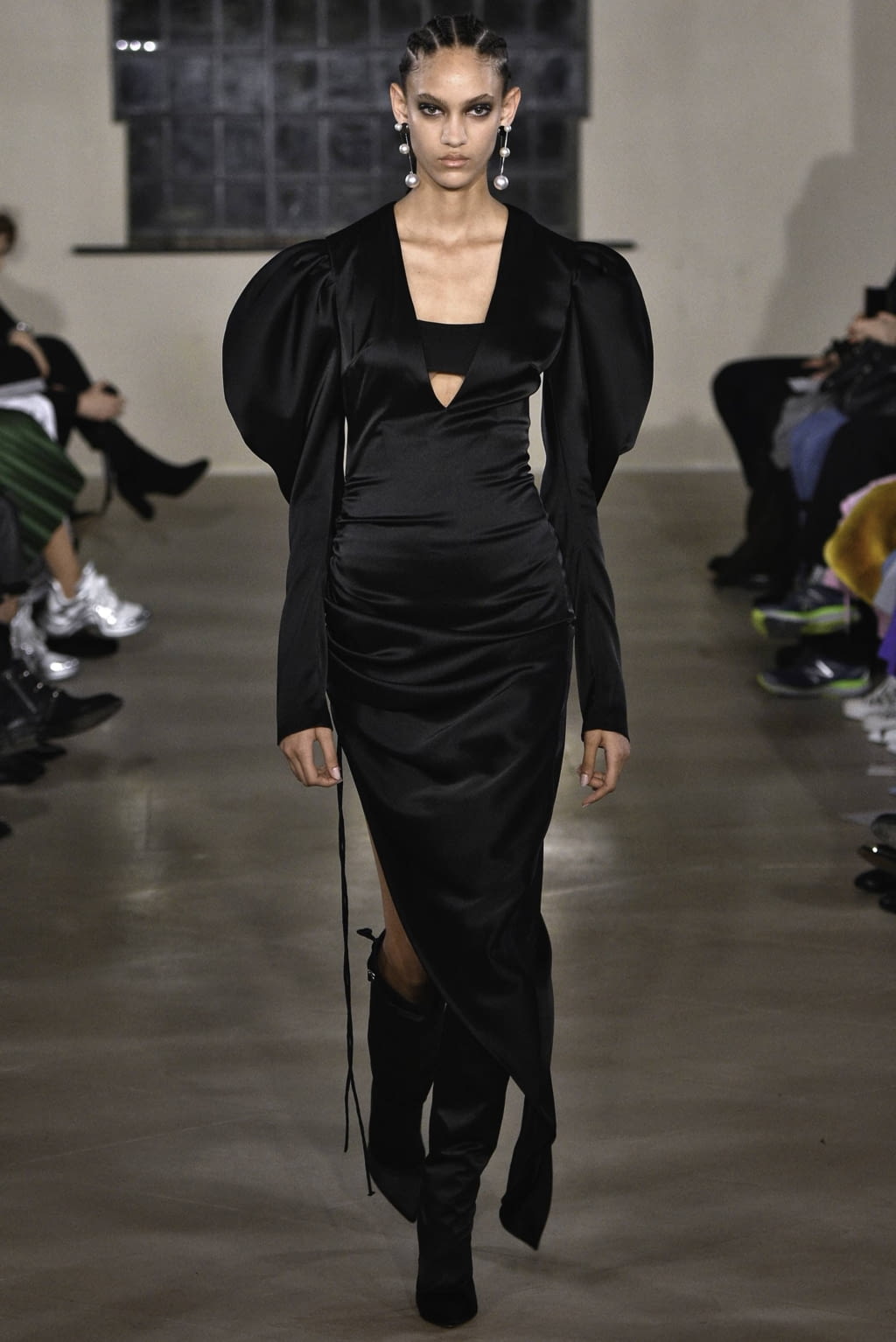 Fashion Week London Fall/Winter 2019 look 19 from the David Koma collection 女装