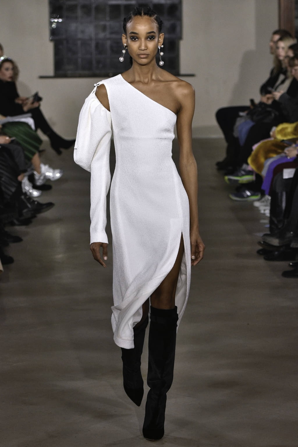 Fashion Week London Fall/Winter 2019 look 25 from the David Koma collection 女装