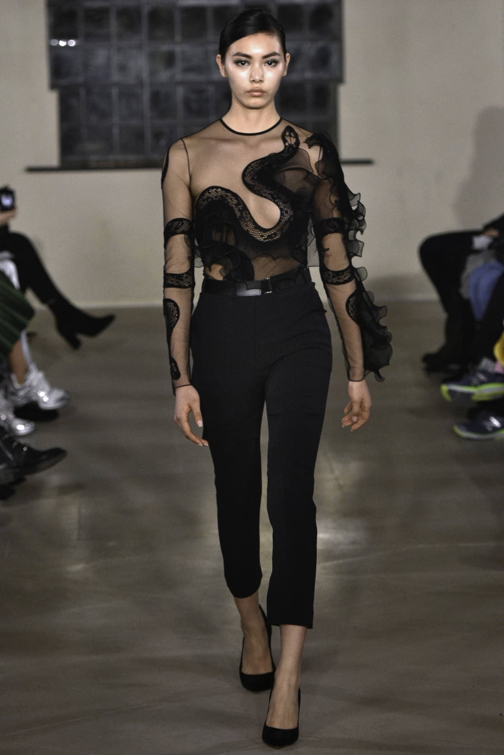 Fashion Week London Fall/Winter 2019 look 30 from the David Koma collection 女装