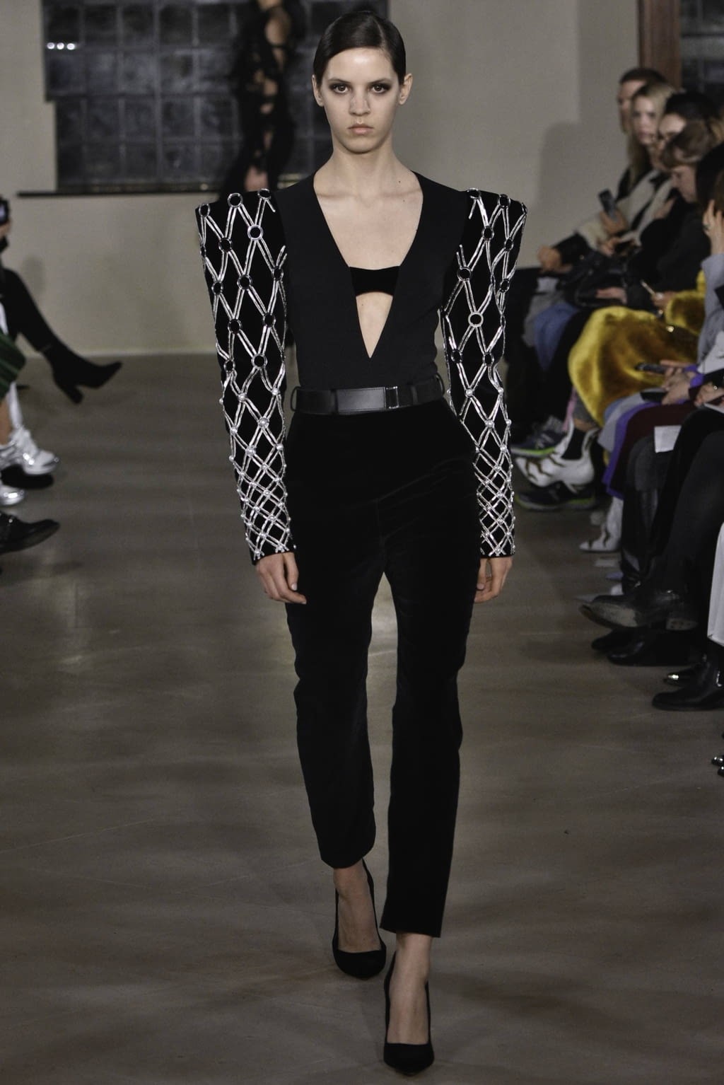 Fashion Week London Fall/Winter 2019 look 32 from the David Koma collection 女装