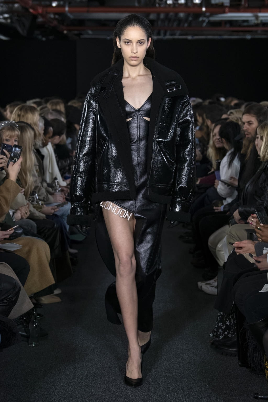 Fashion Week London Fall/Winter 2020 look 5 from the David Koma collection 女装