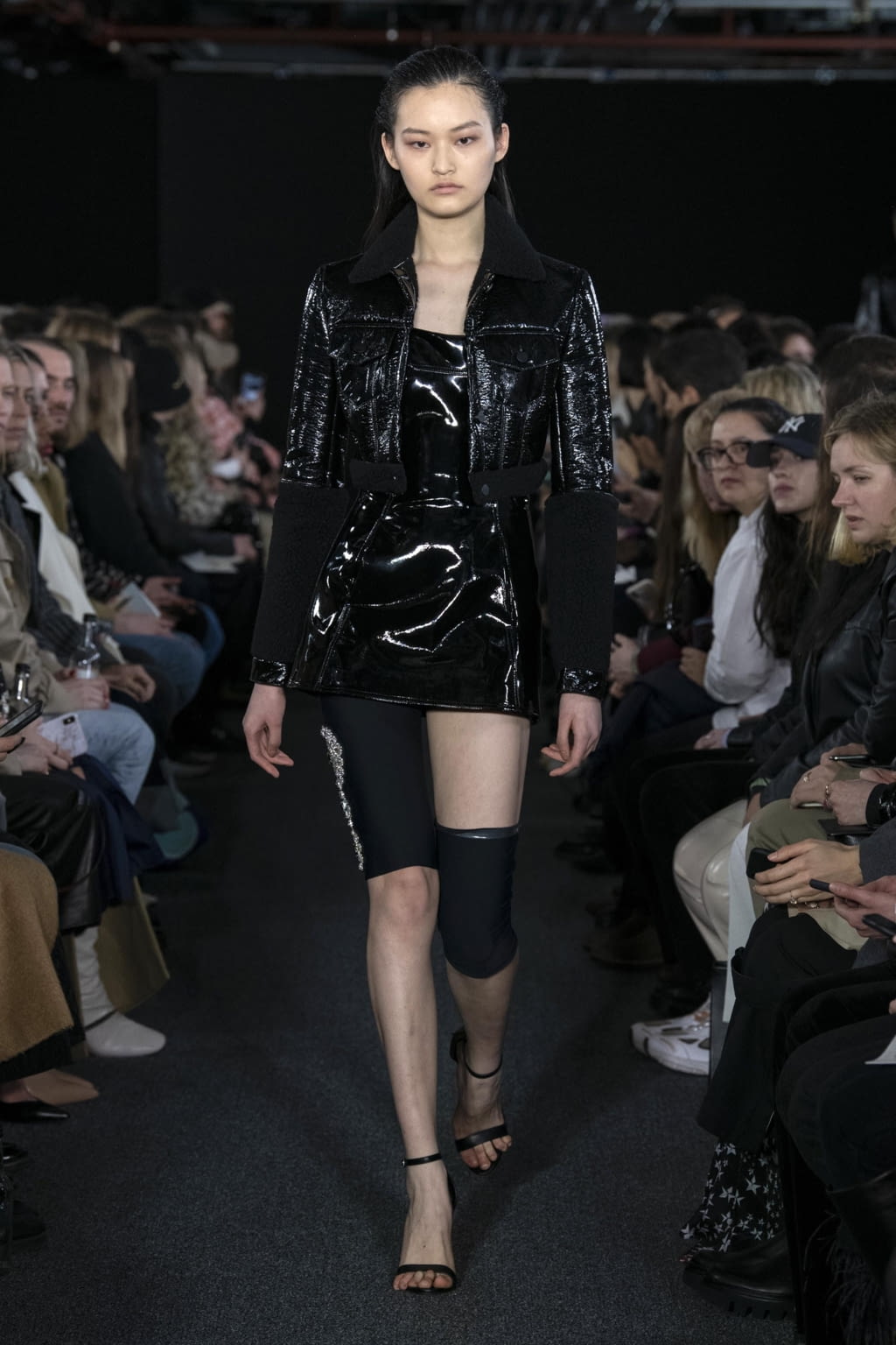 Fashion Week London Fall/Winter 2020 look 37 from the David Koma collection 女装