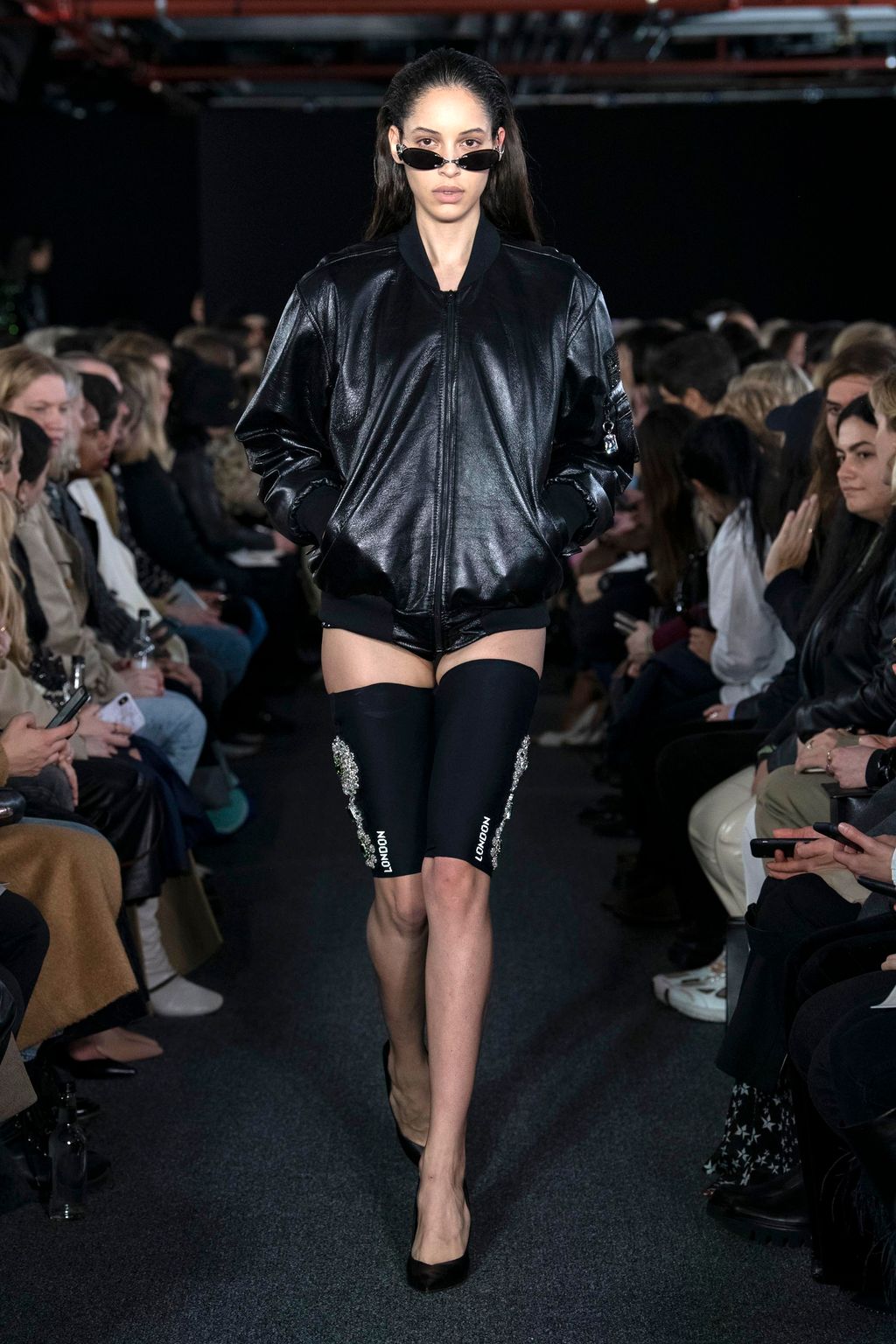 Fashion Week London Fall/Winter 2020 look 39 from the David Koma collection 女装