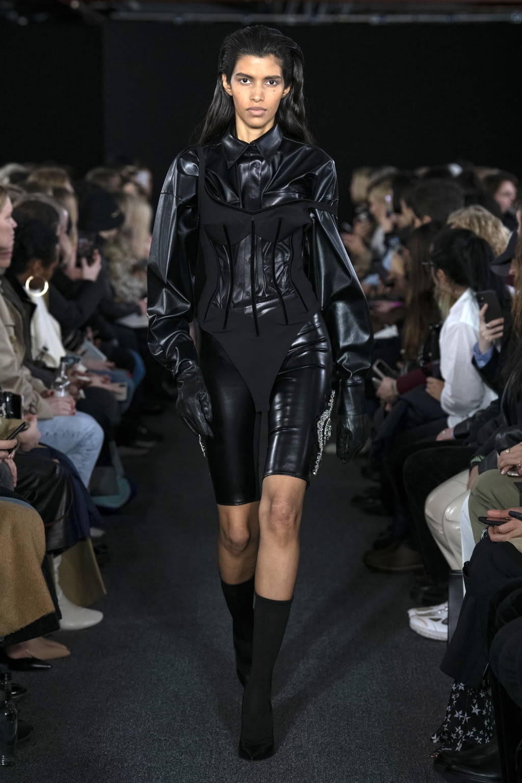 Fashion Week London Fall/Winter 2020 look 43 from the David Koma collection 女装