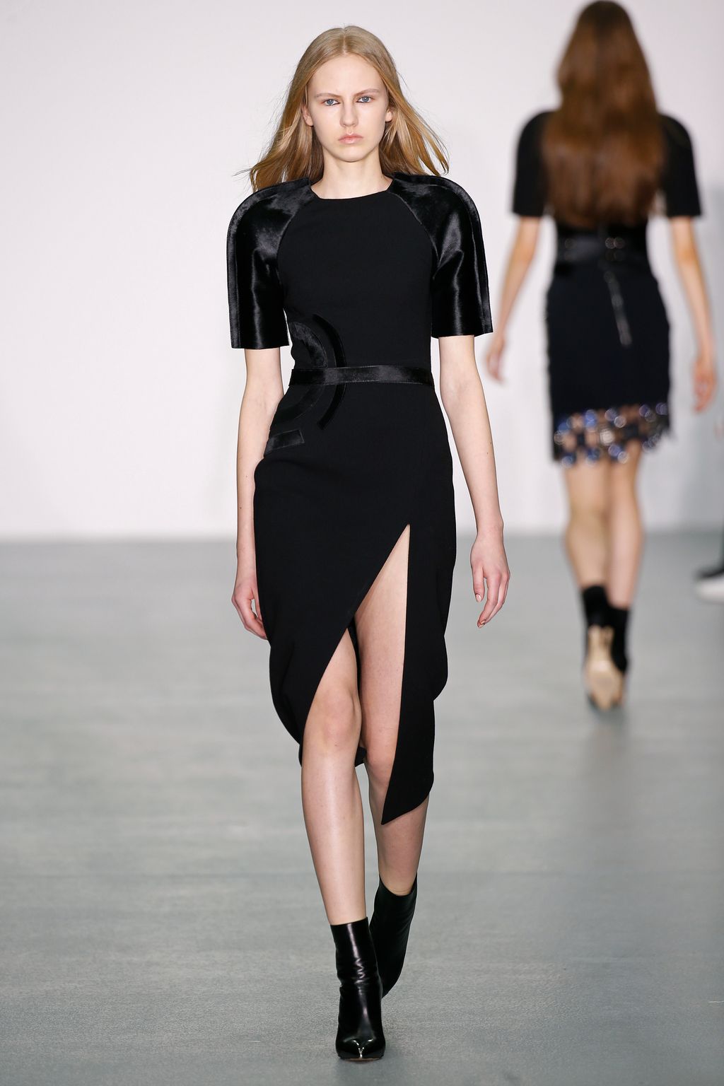 Fashion Week London Fall/Winter 2016 look 29 from the David Koma collection womenswear