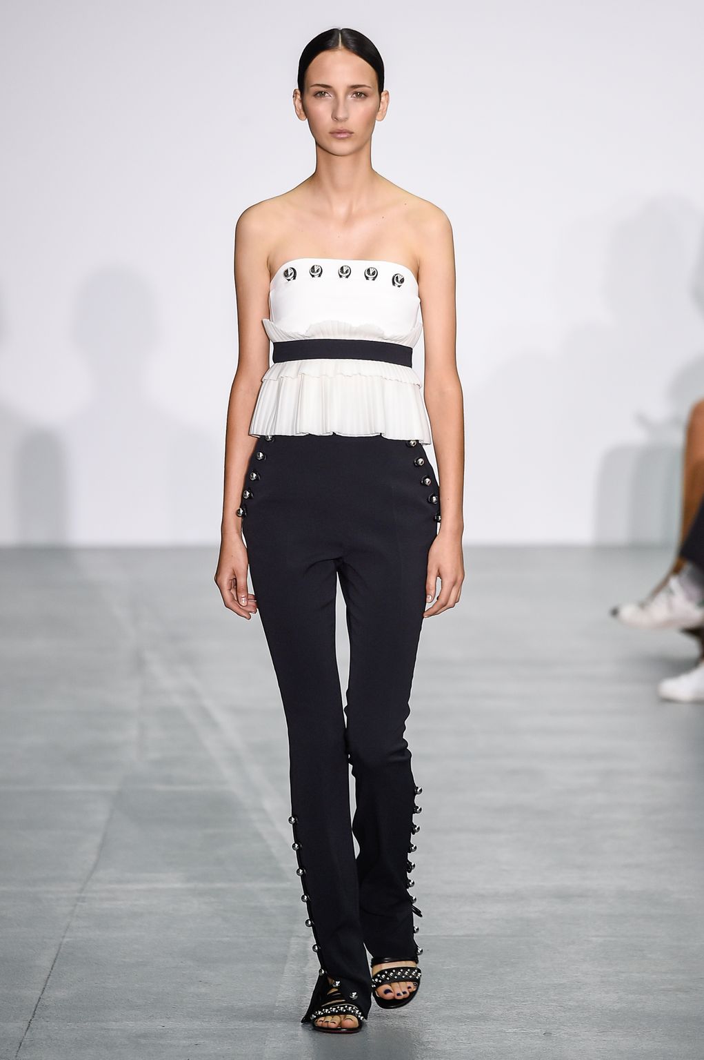 Fashion Week London Spring/Summer 2017 look 5 de la collection David Koma womenswear