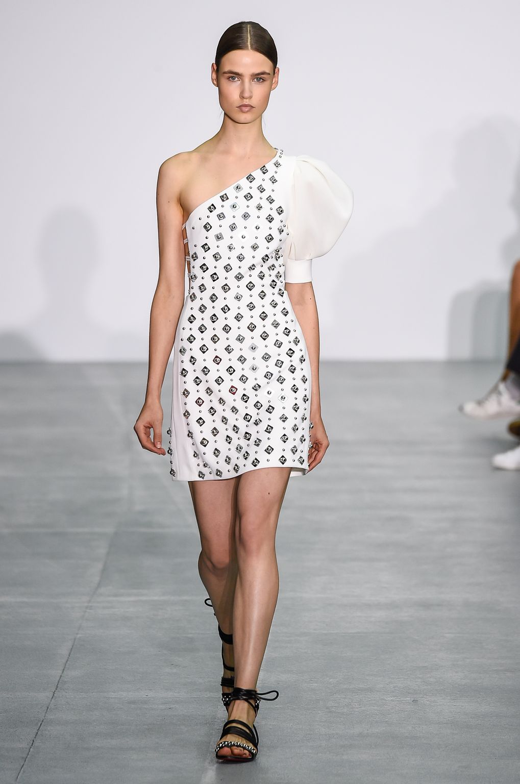 Fashion Week London Spring/Summer 2017 look 6 from the David Koma collection womenswear