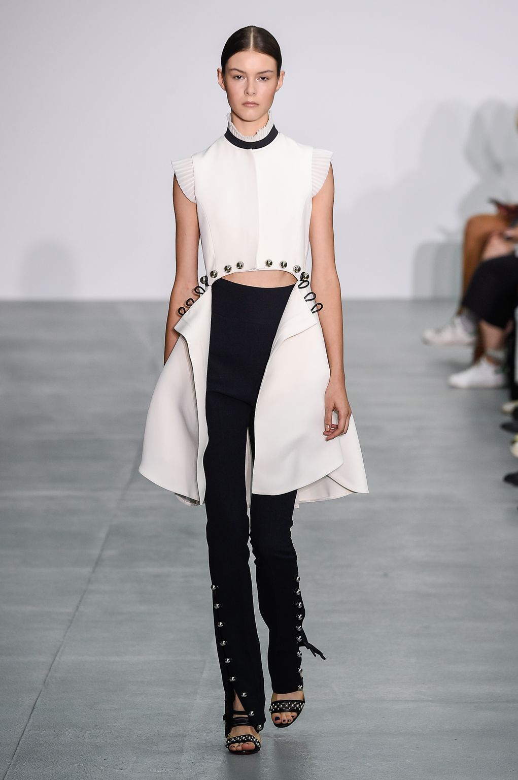 Fashion Week London Spring/Summer 2017 look 7 from the David Koma collection 女装