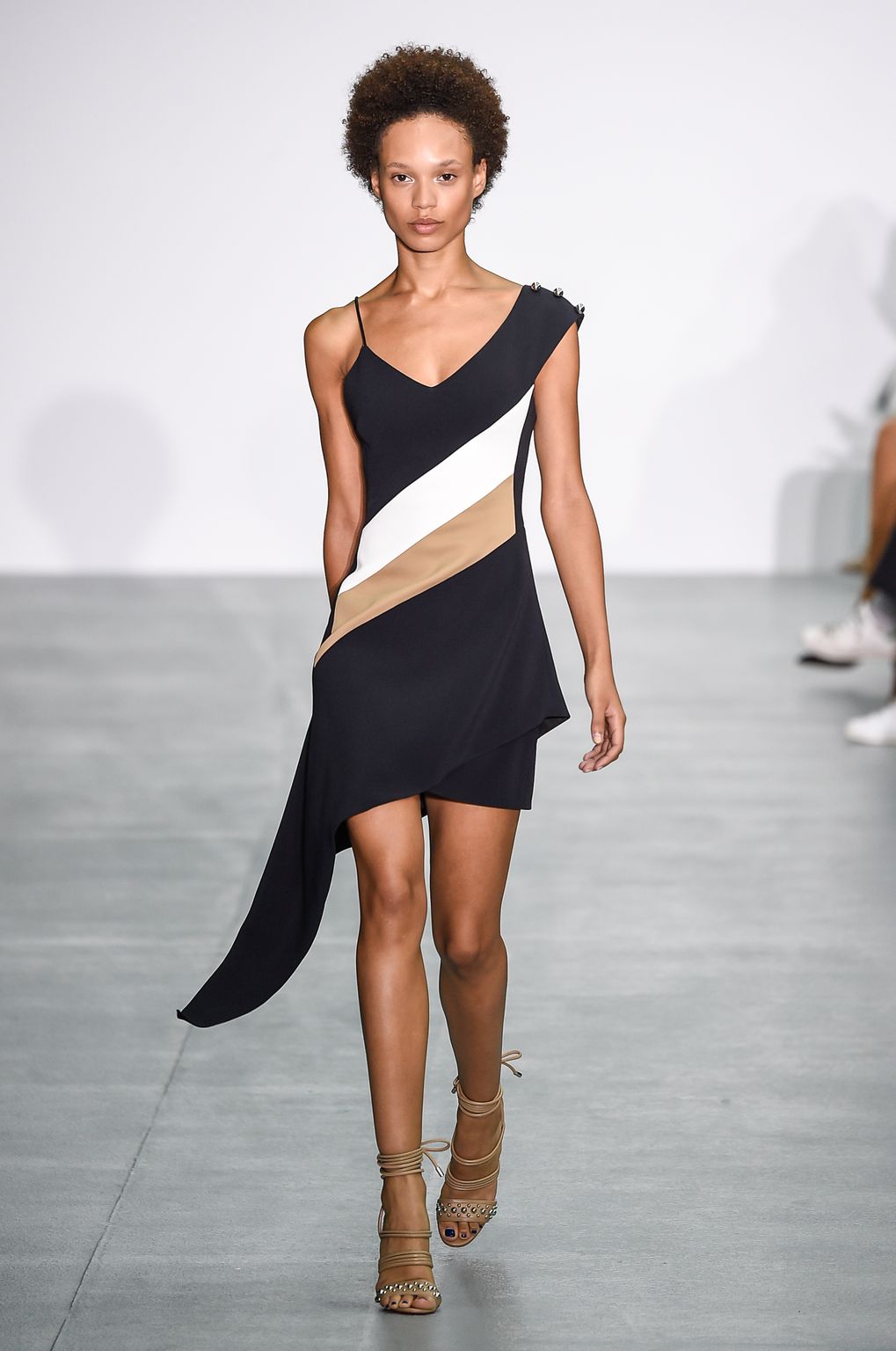 Fashion Week London Spring/Summer 2017 look 18 from the David Koma collection womenswear