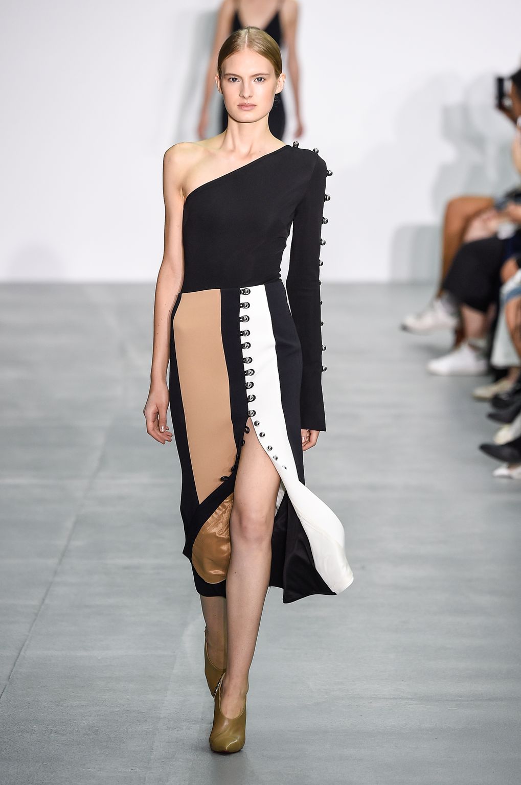 Fashion Week London Spring/Summer 2017 look 20 from the David Koma collection womenswear