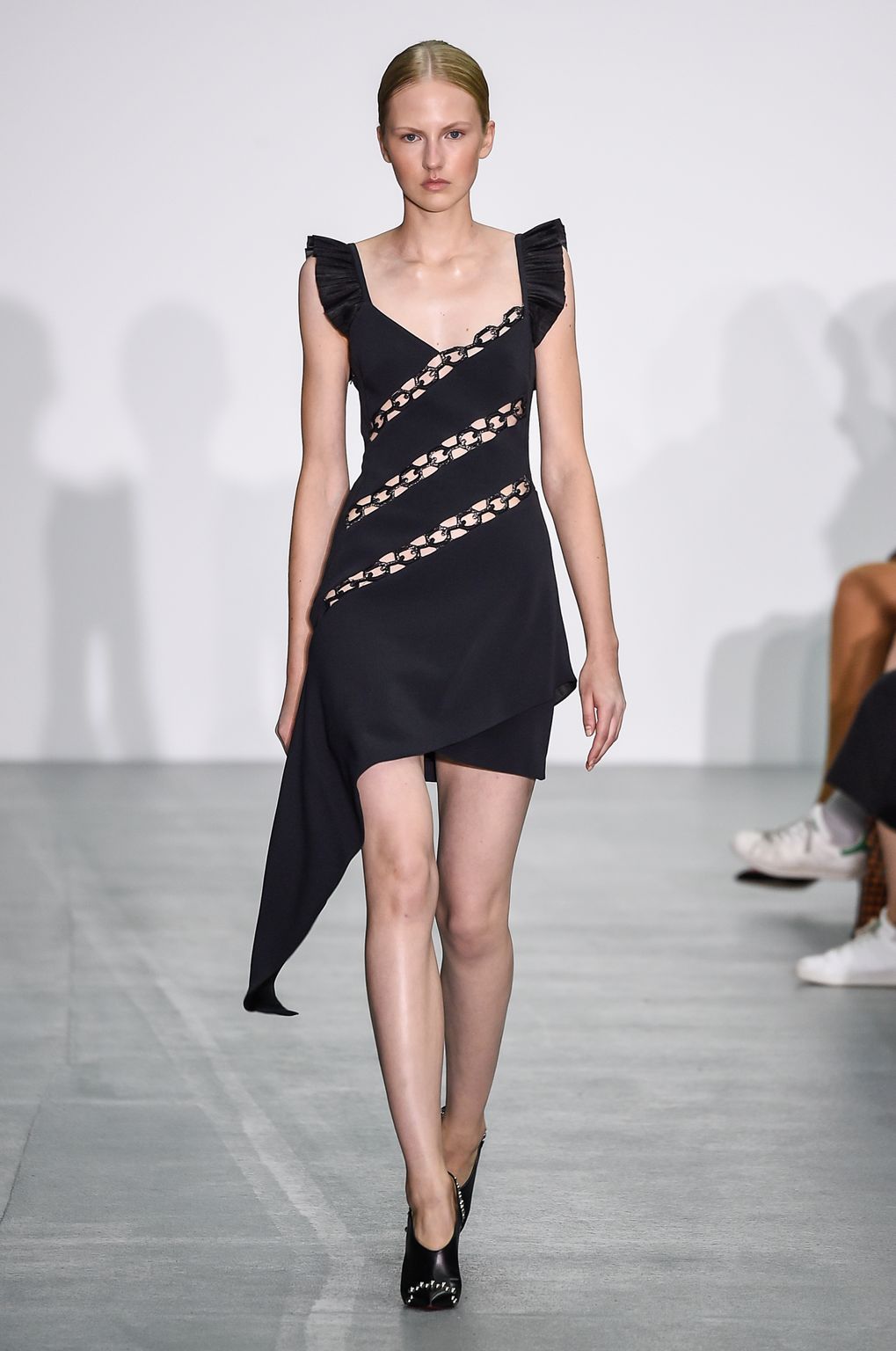 Fashion Week London Spring/Summer 2017 look 22 from the David Koma collection womenswear