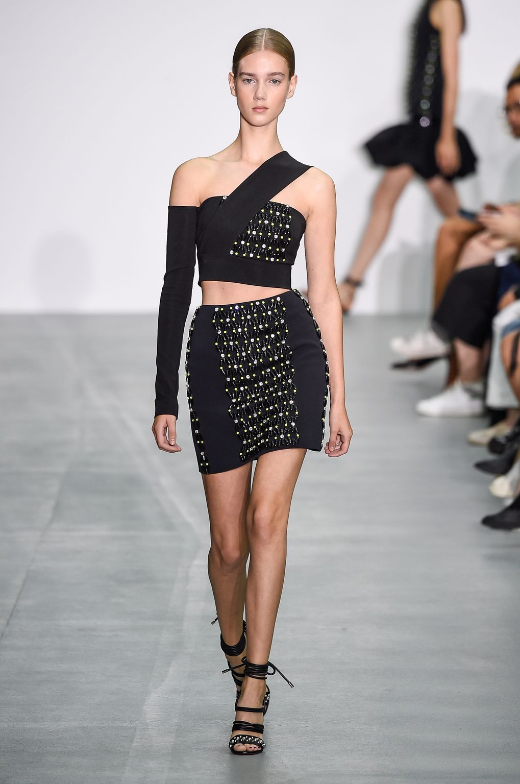 Fashion Week London Spring/Summer 2017 look 26 de la collection David Koma womenswear