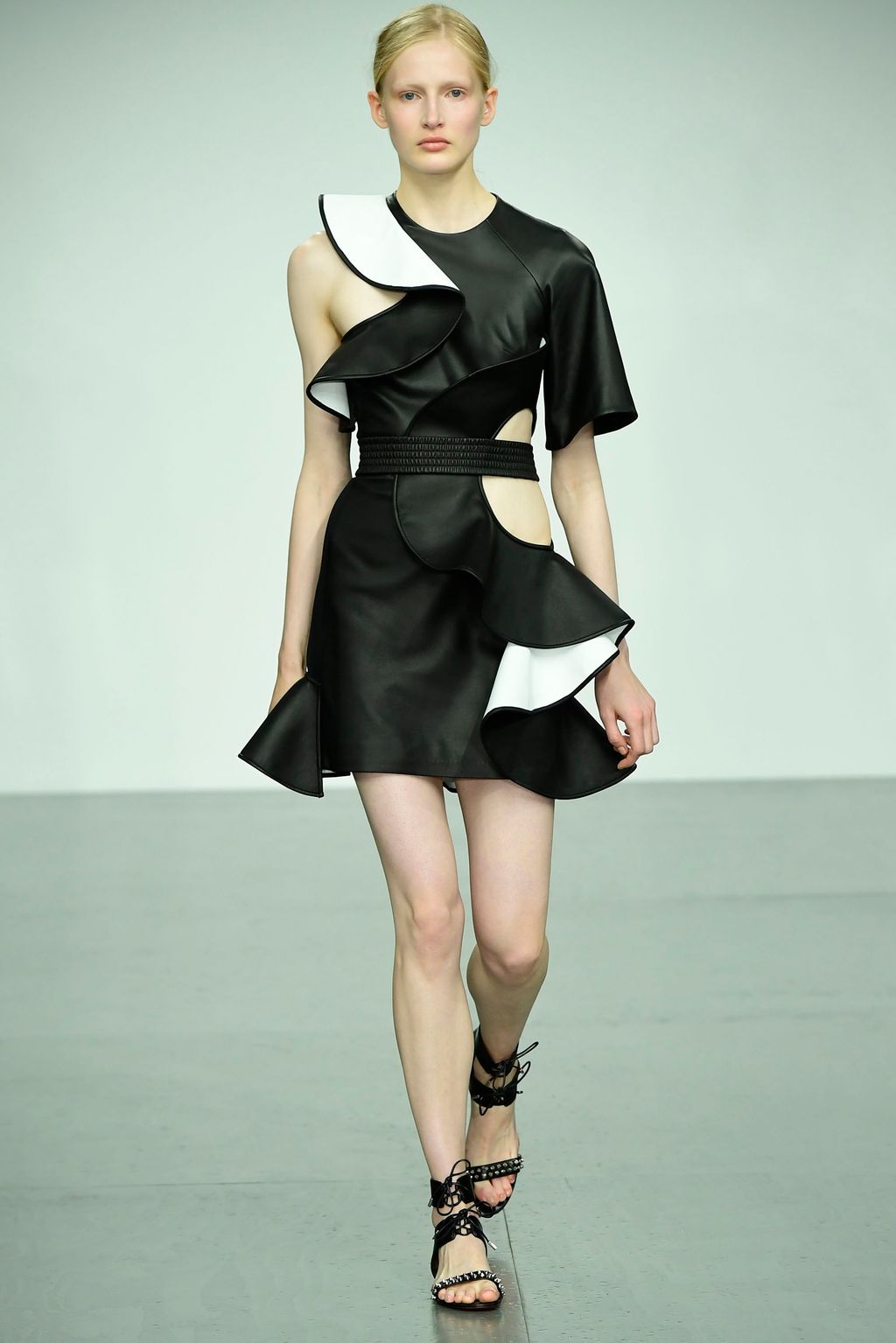 Fashion Week London Spring/Summer 2018 look 6 from the David Koma collection womenswear