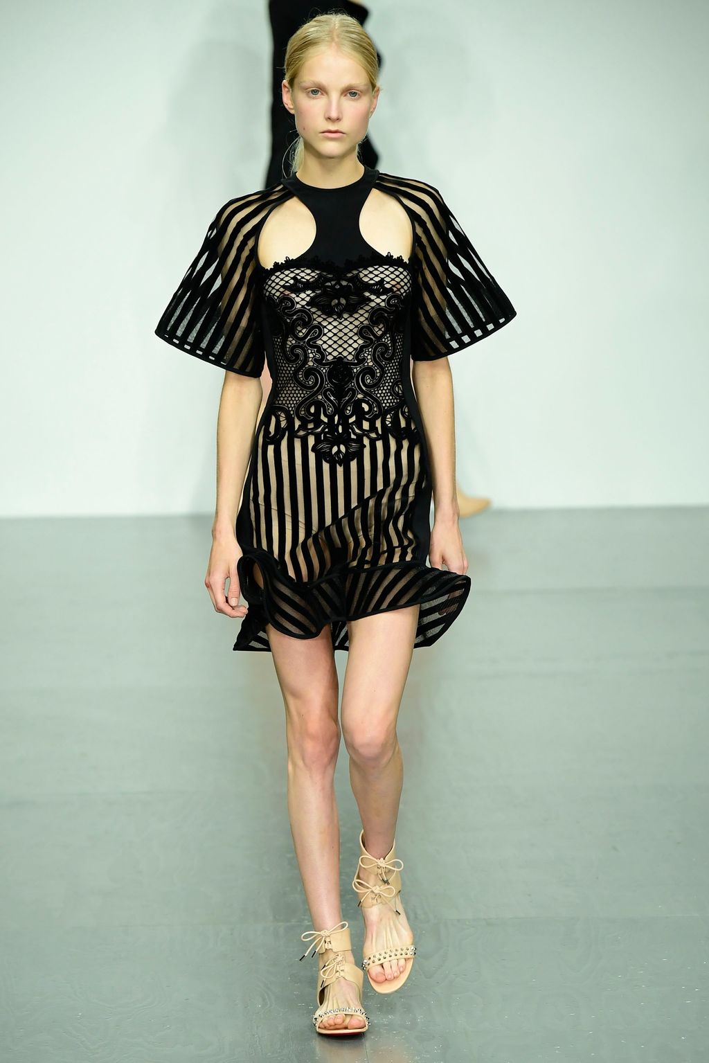 Fashion Week London Spring/Summer 2018 look 8 from the David Koma collection womenswear