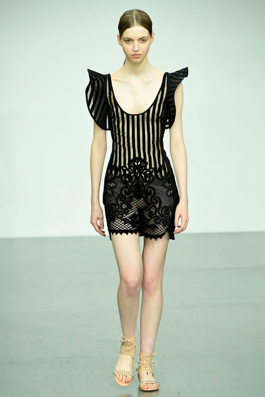 Fashion Week London Spring/Summer 2018 look 10 from the David Koma collection 女装