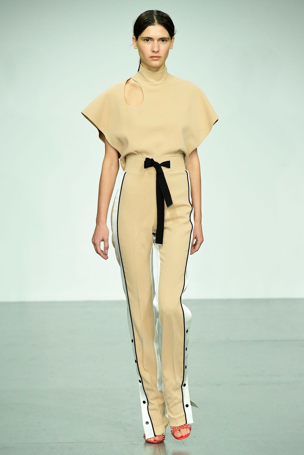 Fashion Week London Spring/Summer 2018 look 12 de la collection David Koma womenswear