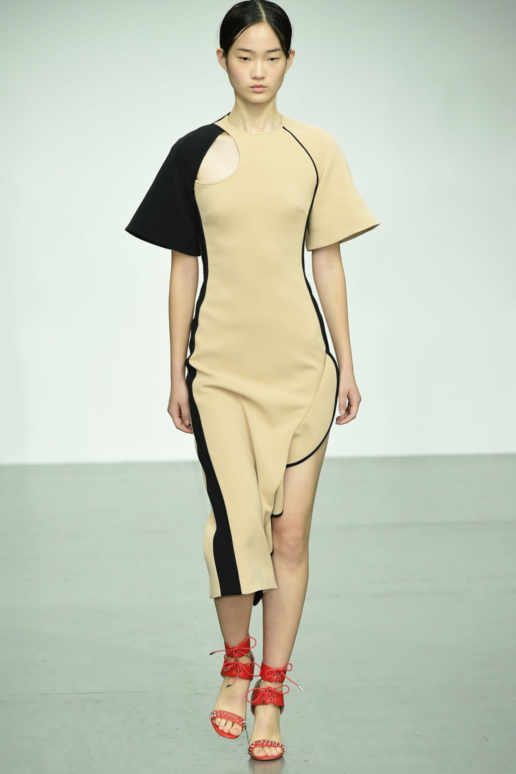 Fashion Week London Spring/Summer 2018 look 13 from the David Koma collection womenswear