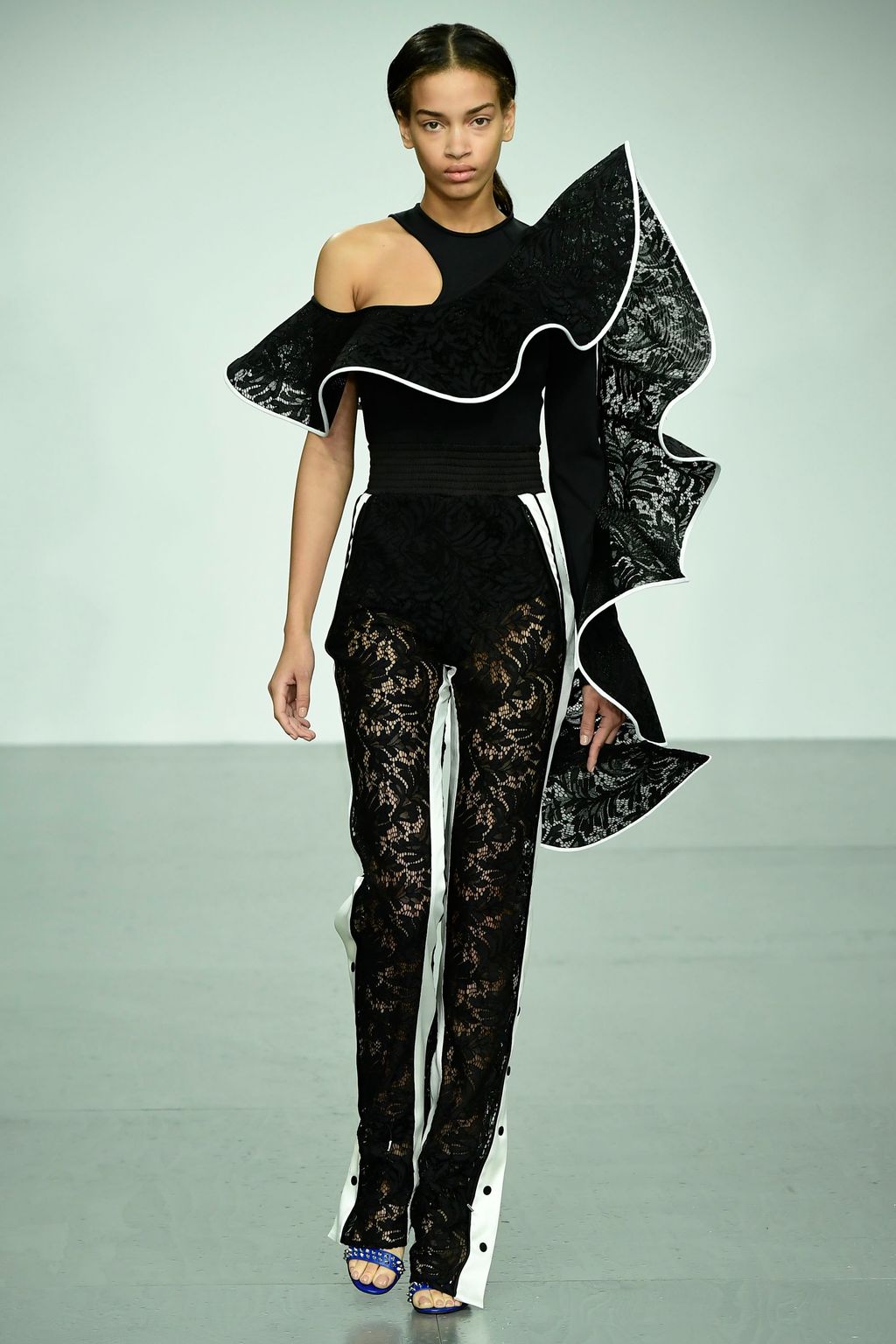 Fashion Week London Spring/Summer 2018 look 24 from the David Koma collection womenswear