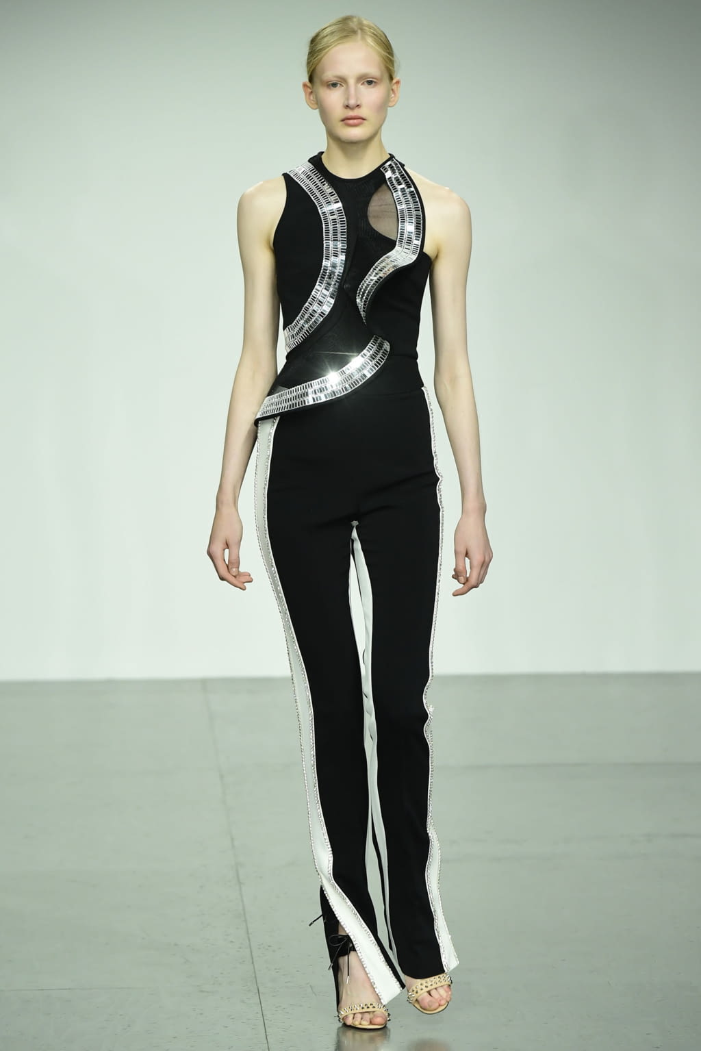 Fashion Week London Spring/Summer 2018 look 29 from the David Koma collection womenswear