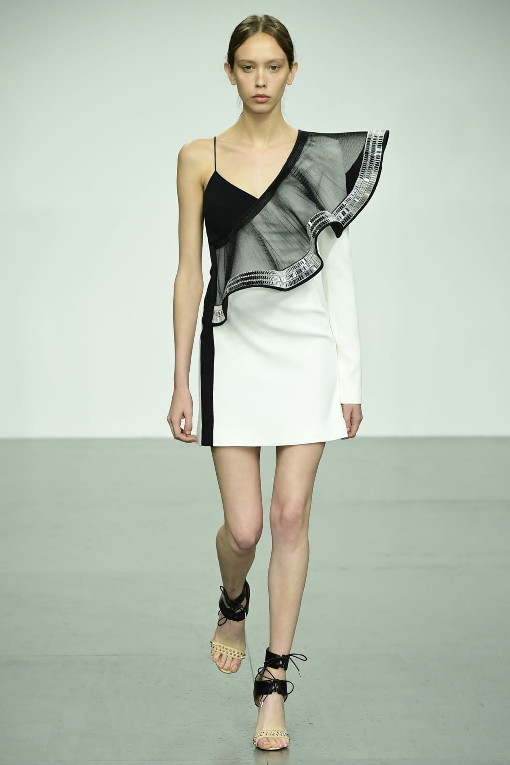 Fashion Week London Spring/Summer 2018 look 31 de la collection David Koma womenswear