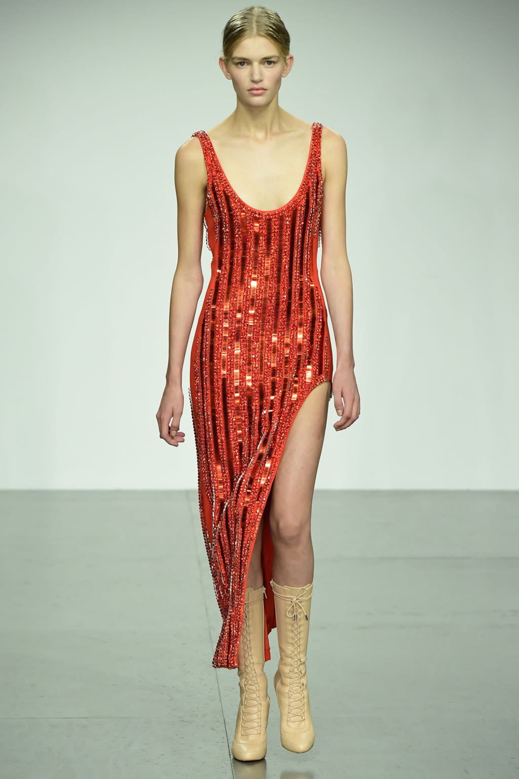 Fashion Week London Spring/Summer 2018 look 37 from the David Koma collection 女装